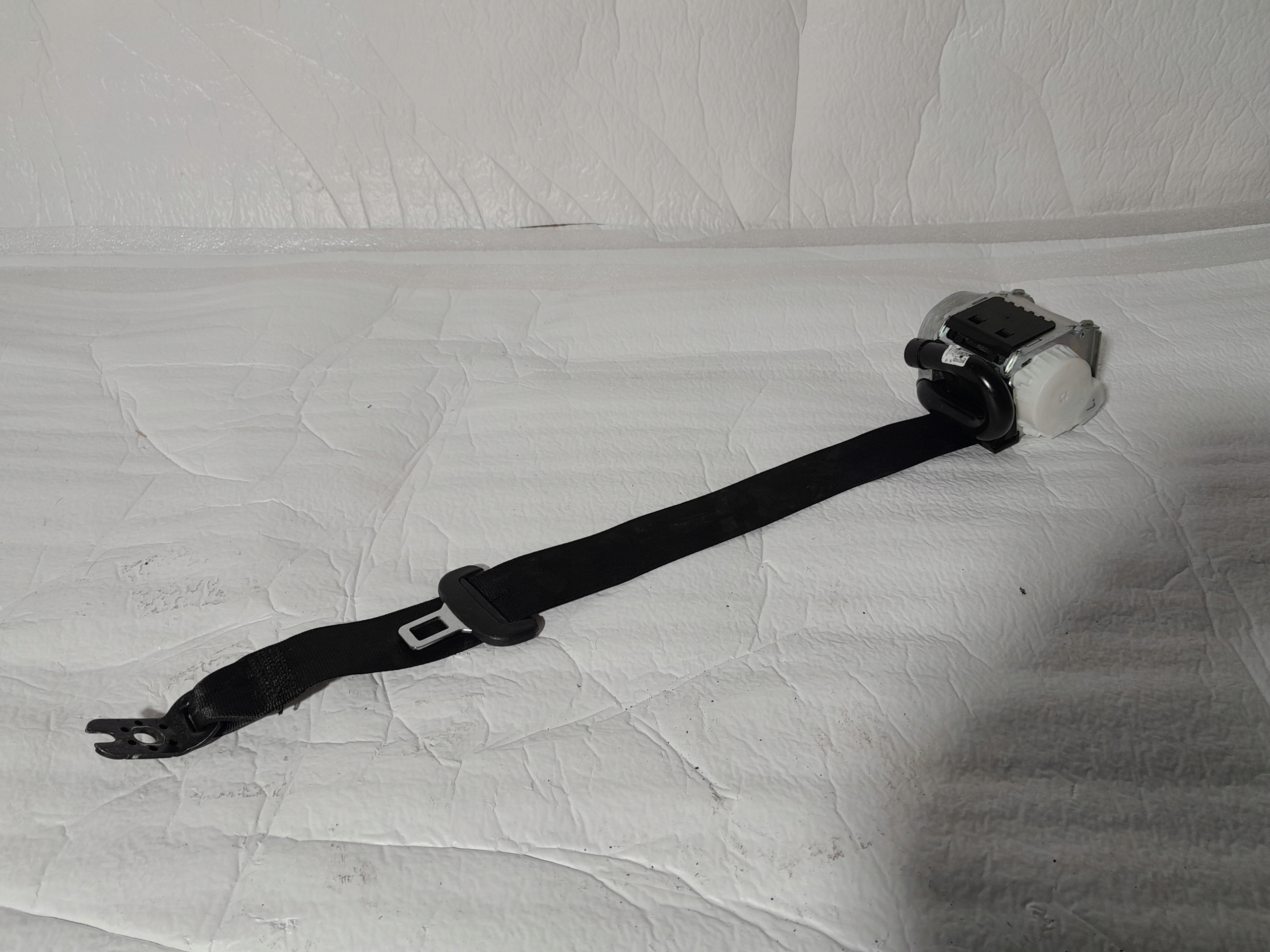 AUDI A4 B9 Gurten Sicherheits links heck 8W0857805A