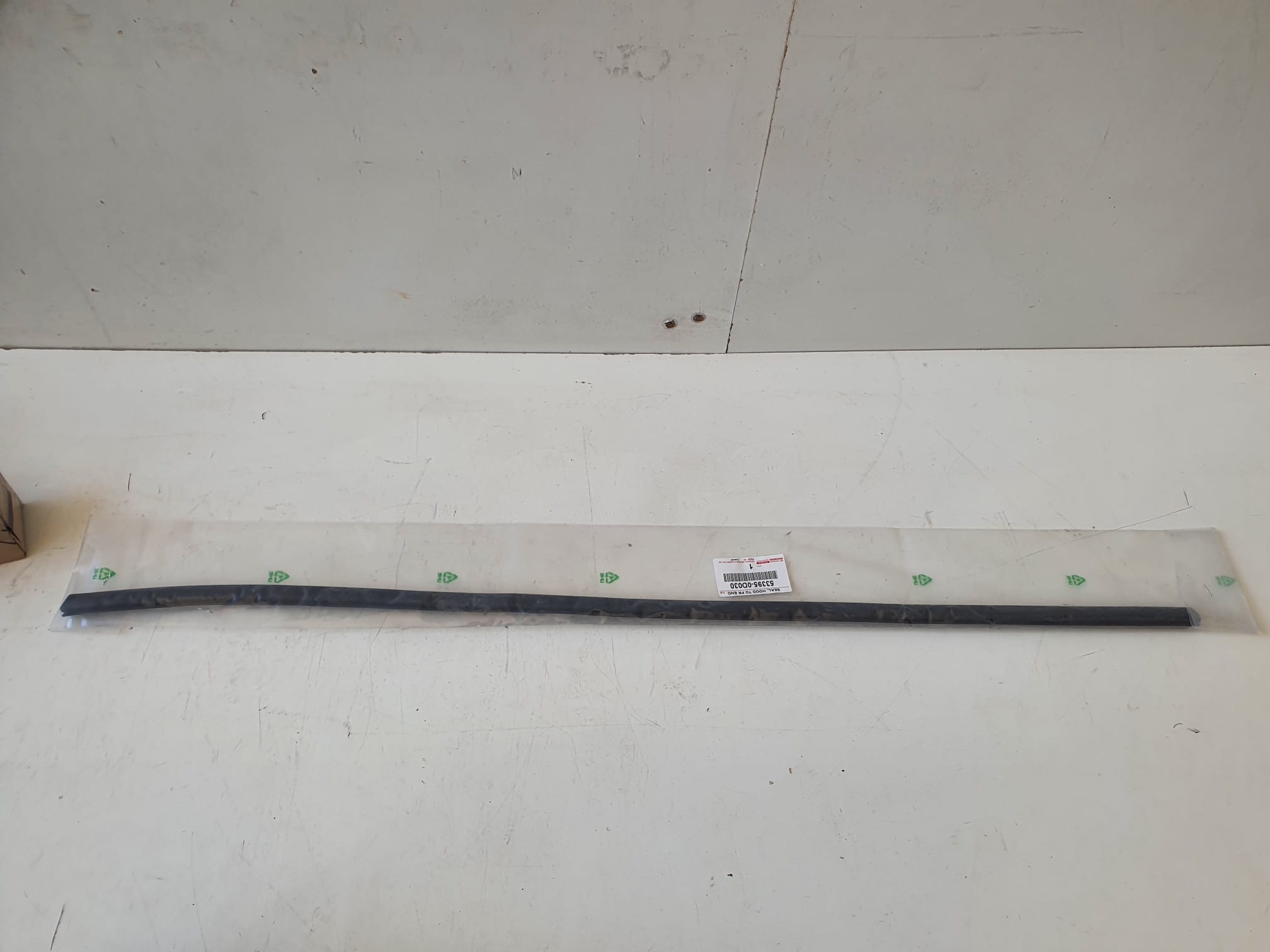 ПРОКЛАДКА КАПОТА TOYOTA YARIS III 53395-0D030