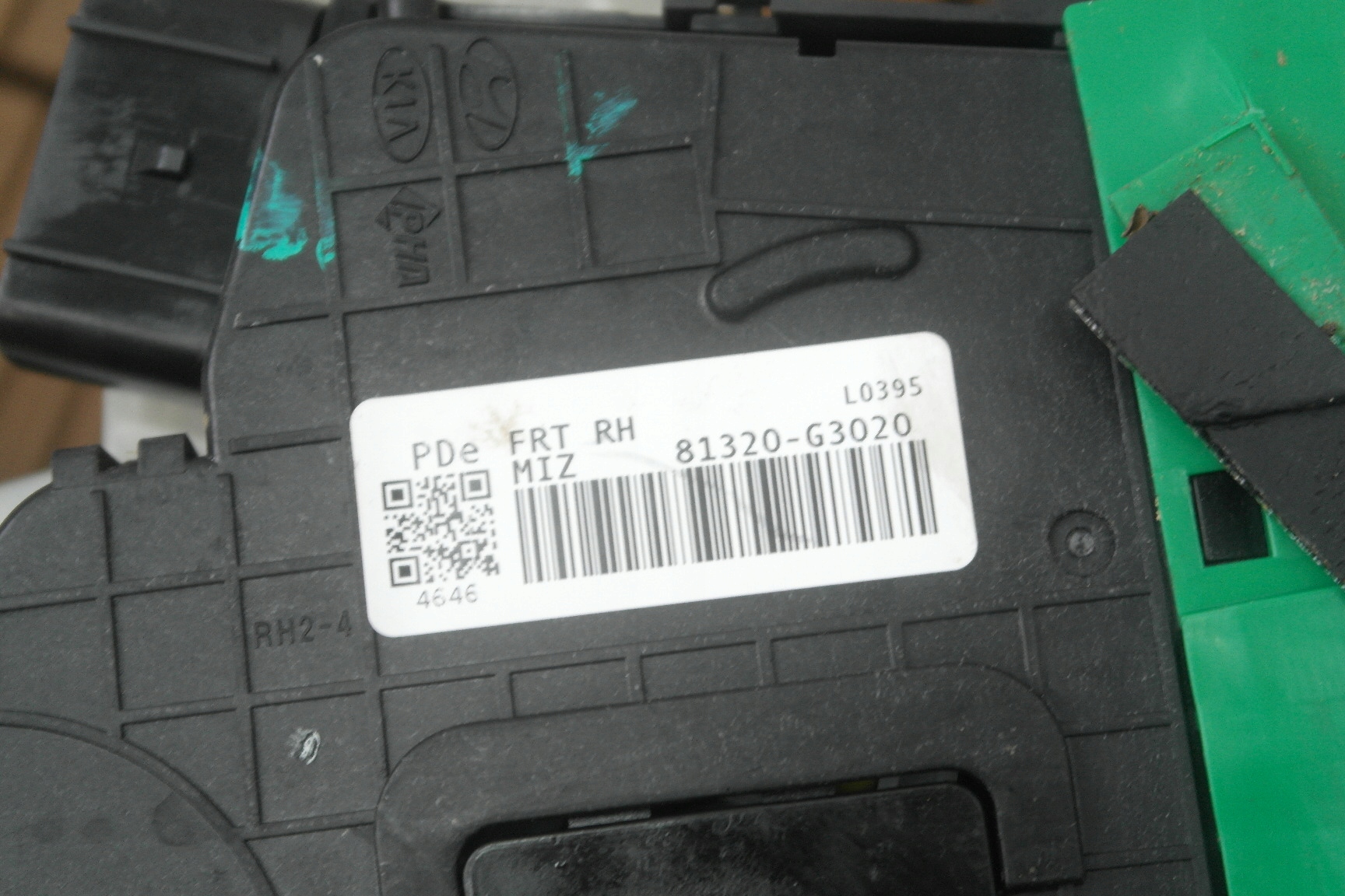 HYUNDAI i30 III 16-23 lock door front right + handle 81320-G3020 EU PAE