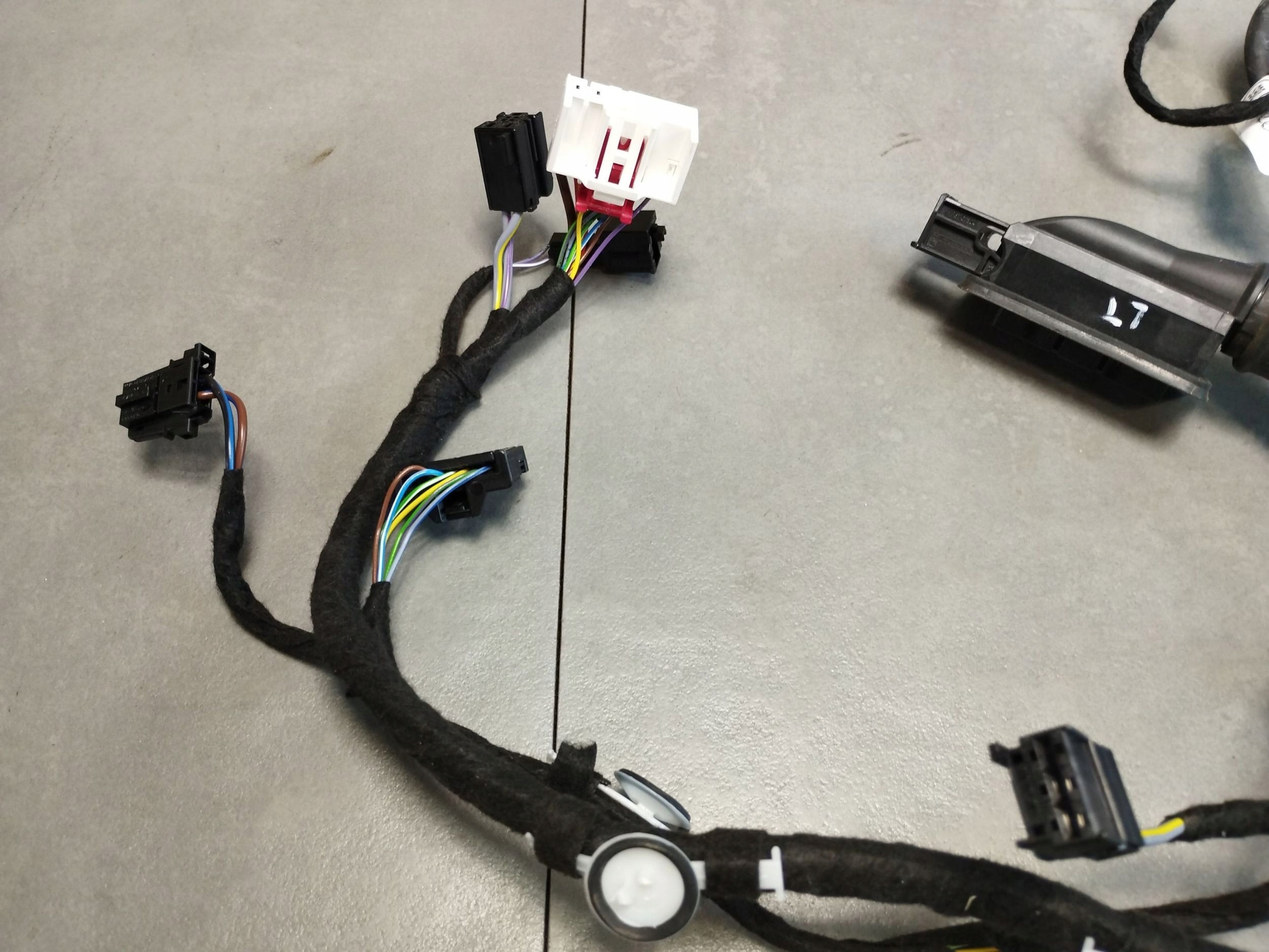 Audi Q3 F3 83A bundle door left rear part 83A971687AB