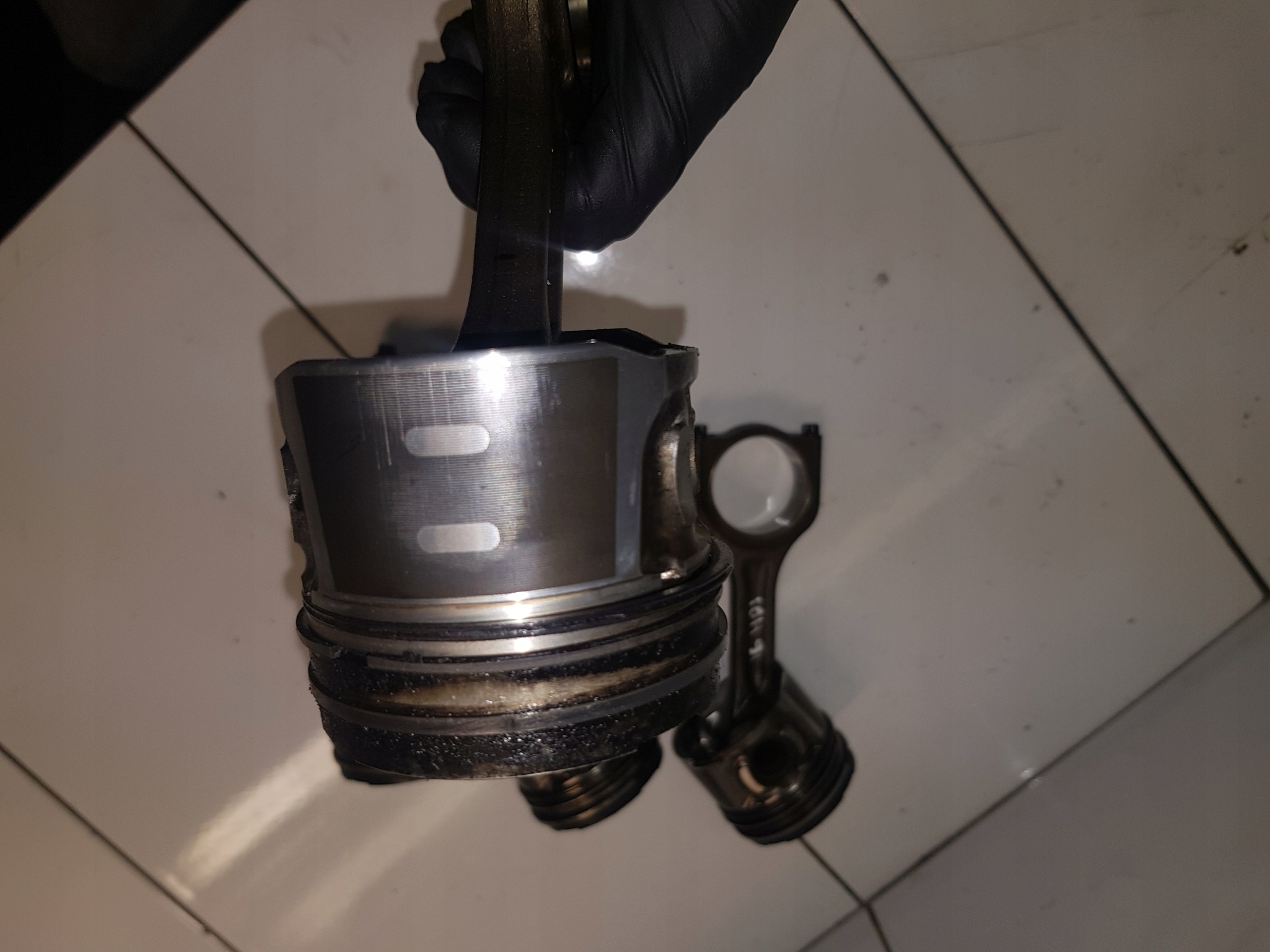 PEUGEOT 5008 1.6HDI Piston avec bielle