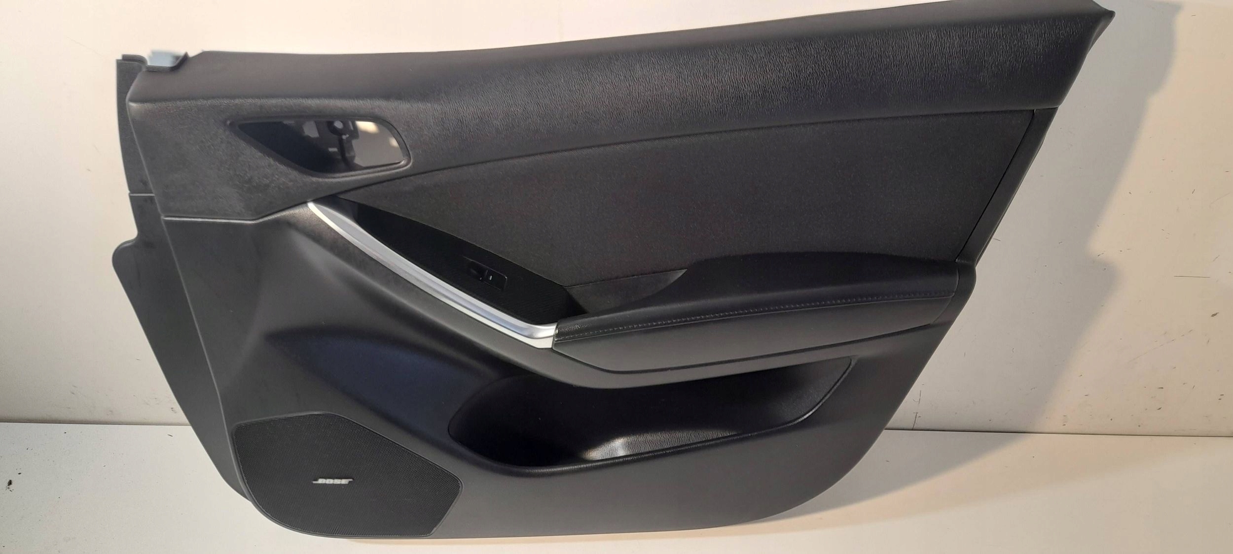 Mazda CX-5 2012-2016 side przednich prawych KA0G68420 (E182)