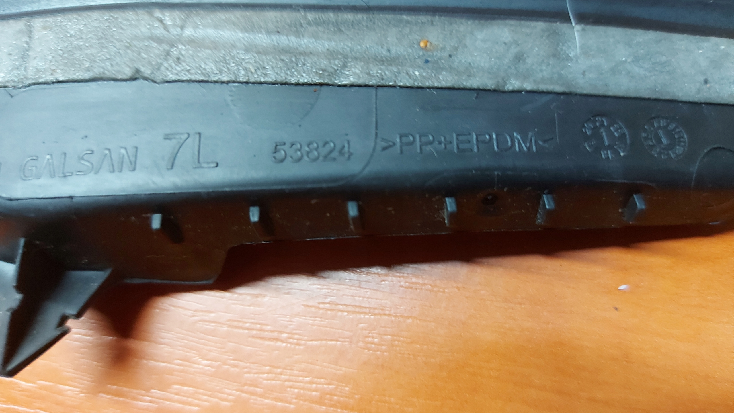 spoiler under the window left TOYOTA COROLLA E21 19