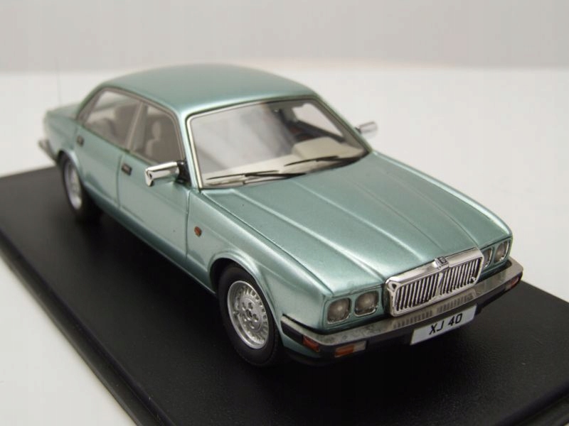 Jaguar XJ40 Sovereign metalíza-lehká 1990 1/43 Neo