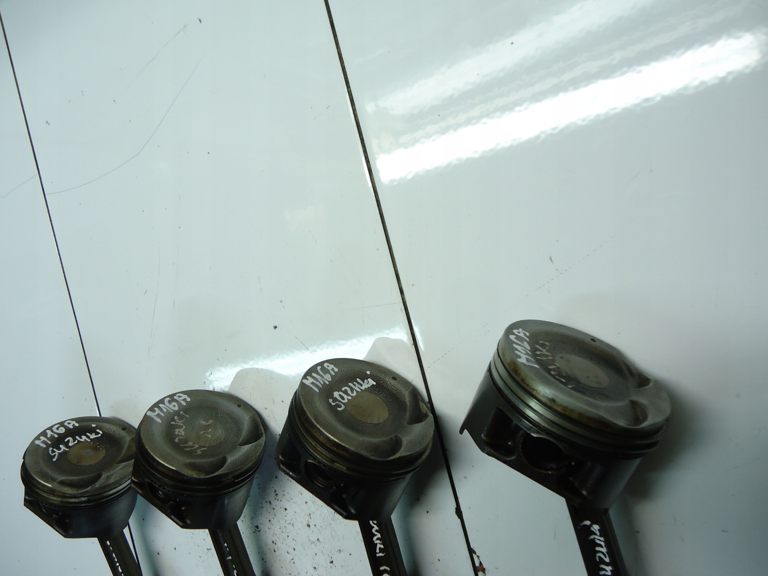 SUZUKI GRAND VITARA II 1.6 16V M16A piston with connecting rod