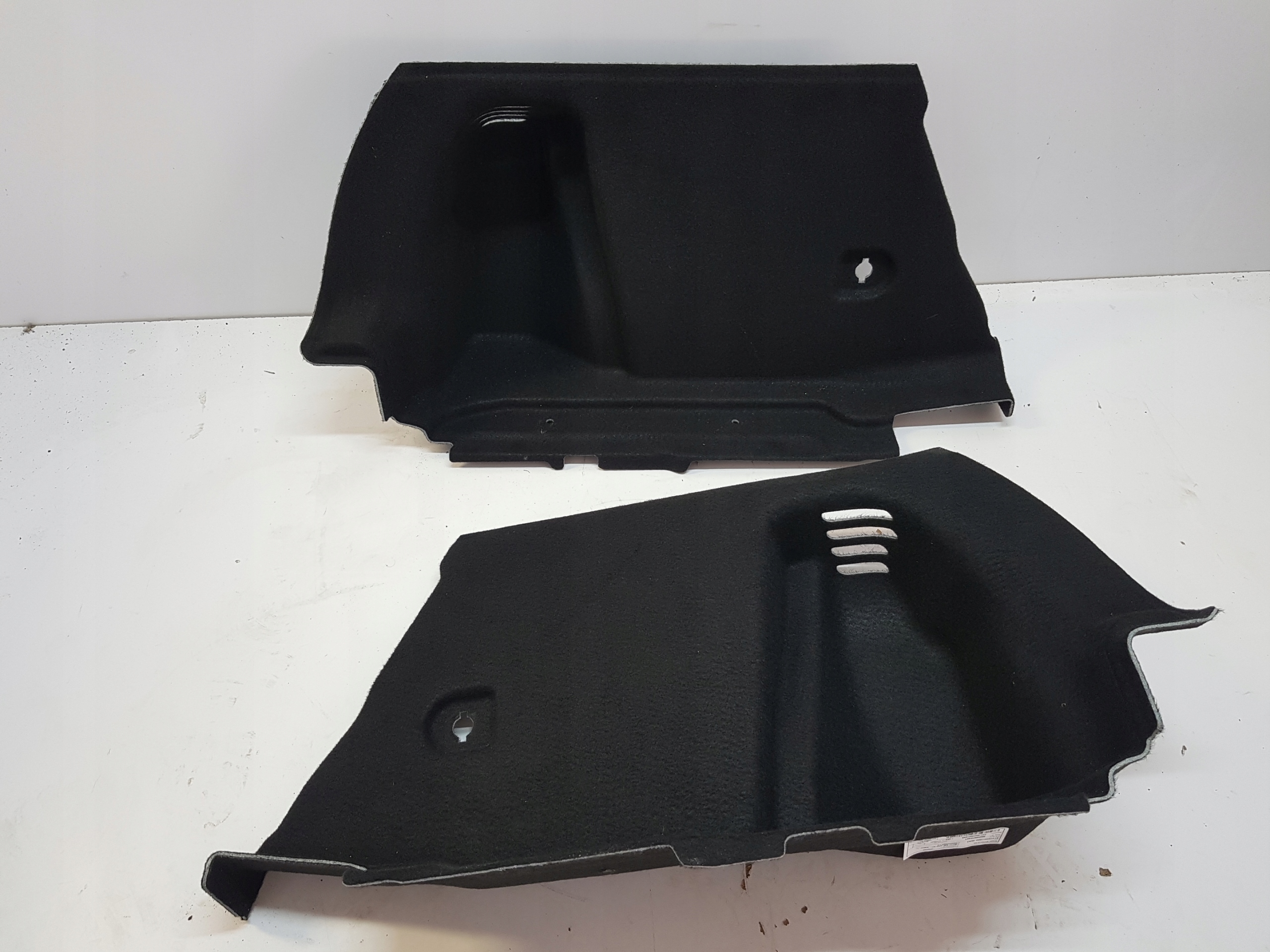 MERCEDES w177 boot upholstery right rear part