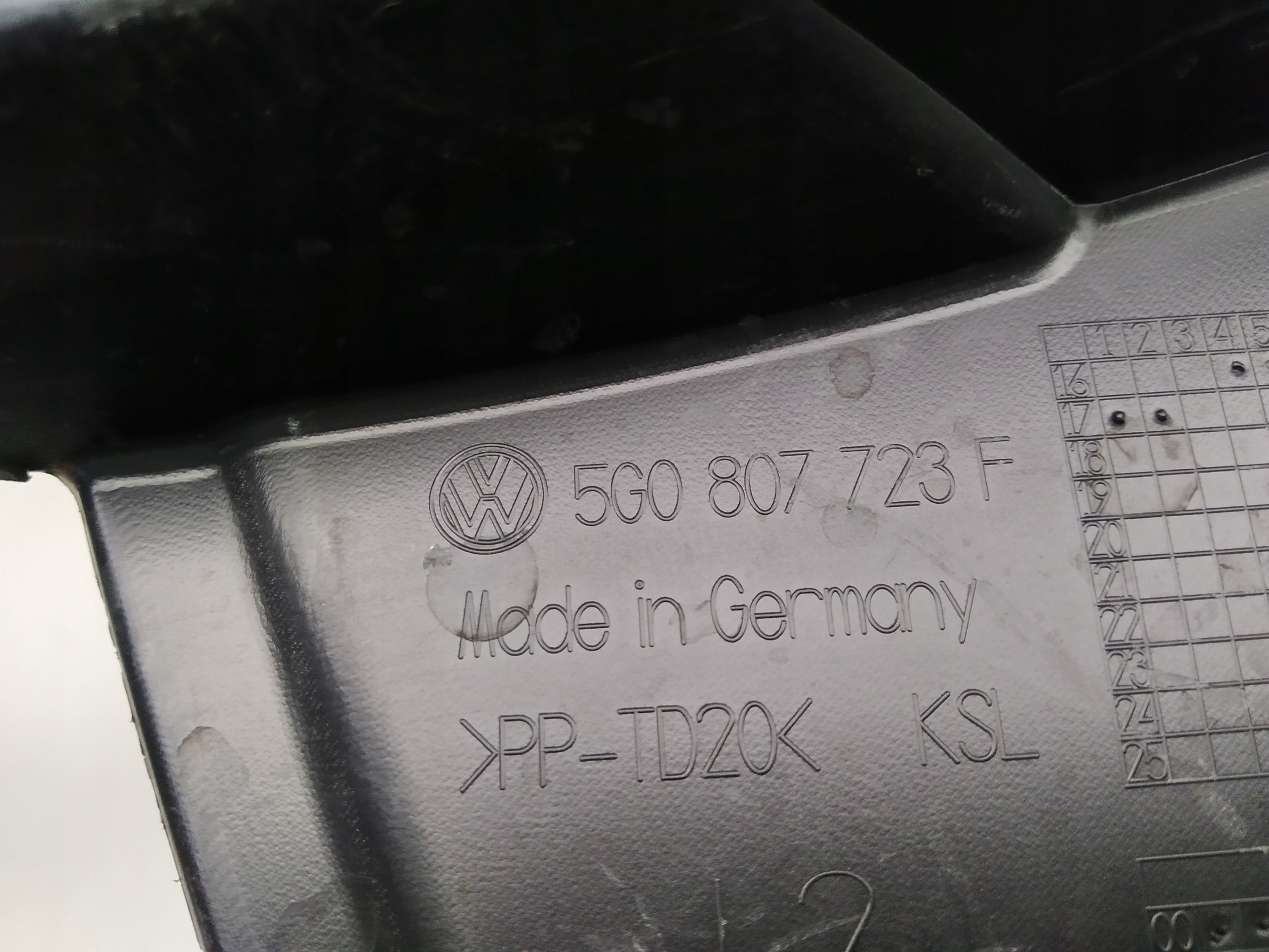 2016r + Vw Golf VII 7 lift support holder of a bumper front left 5G0807723F