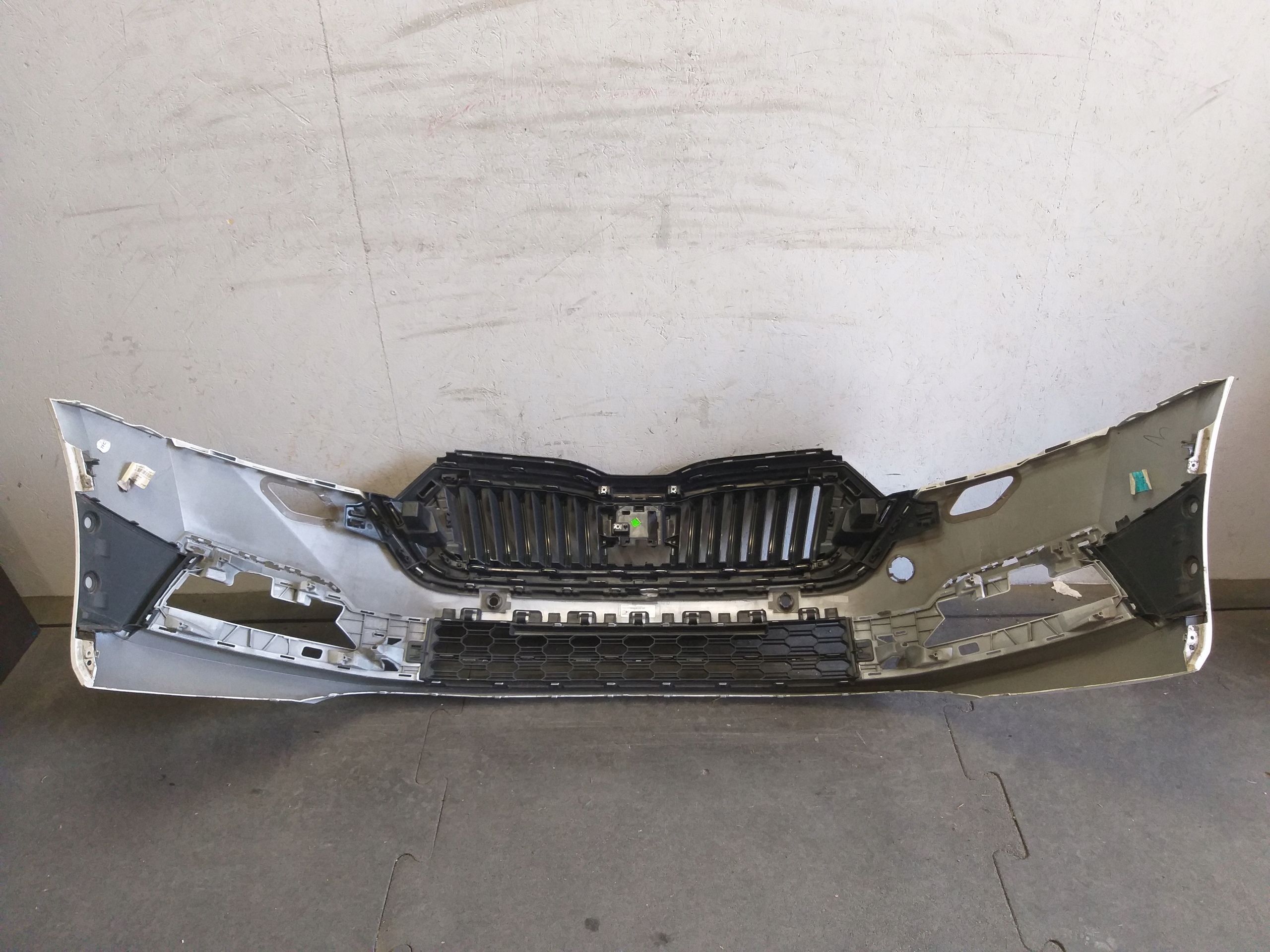 PARAURTI ANTERIORE SKODA OCTAVIA IV 4