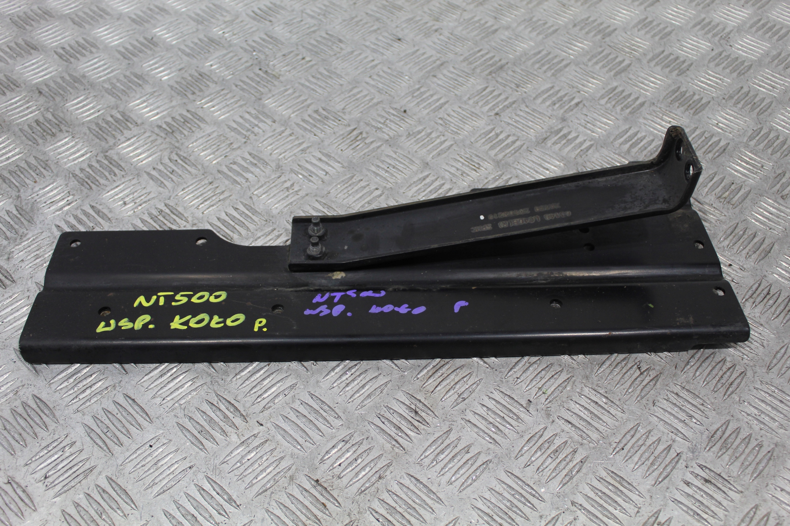 console wheels right NISSAN NT500 63148LC40B
