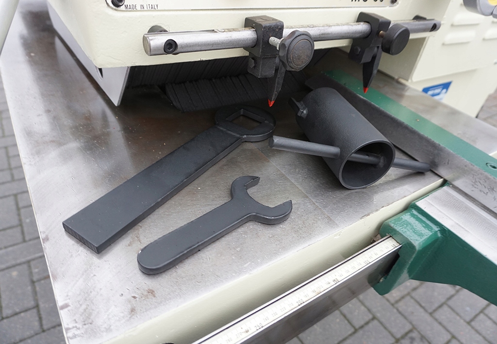 WIELOPIŁA GĄSIENICOWA SICAR MS300 300/120 22kW Rodzaj piły stołowa