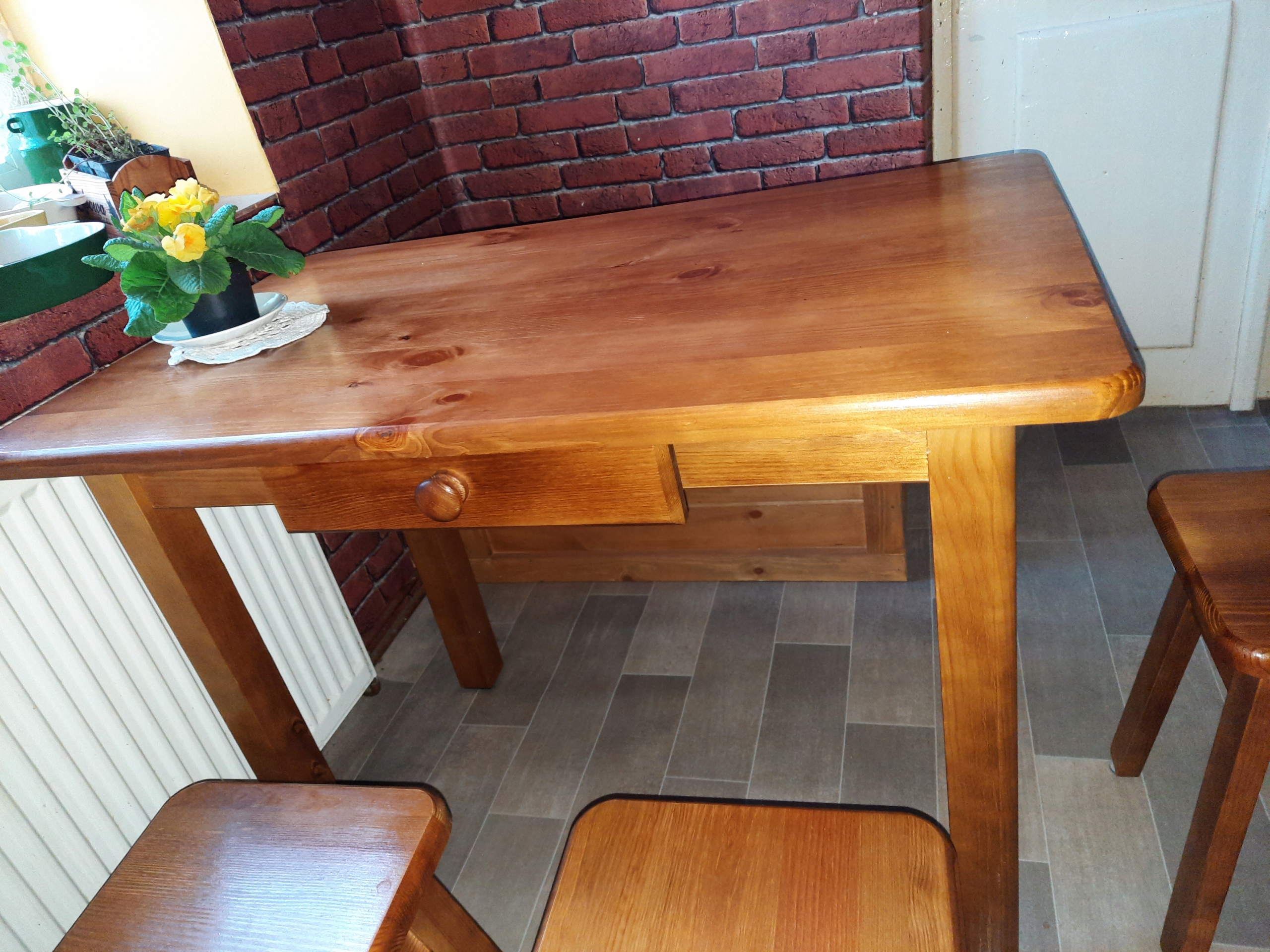 Solidny Stół drewniany sosnowy kuchenny 120x60 z szufladą Kolor pod wymiar