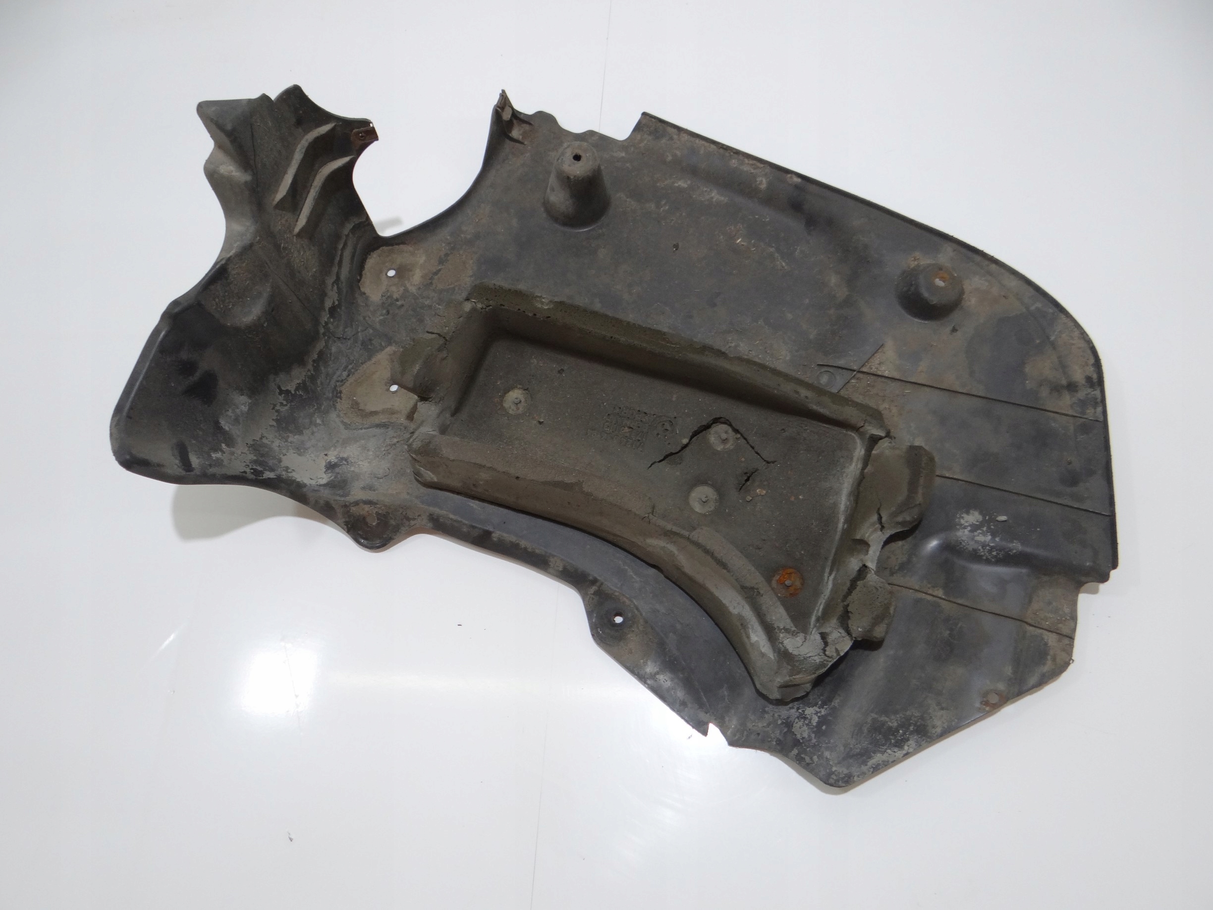 kryt obal KOMPRESORA NIVO BMW E61 OE (4822484)