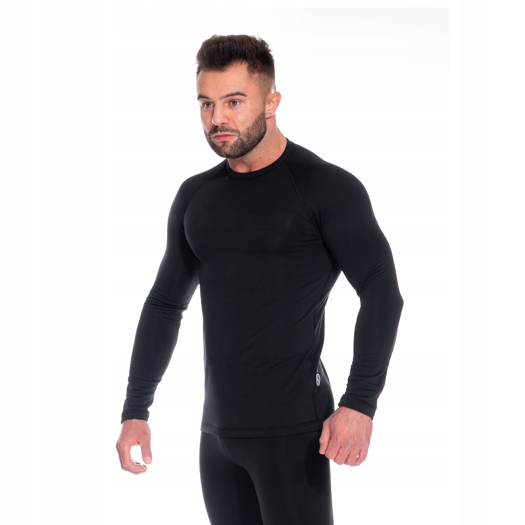 

Dopasowana koszulka termoaktywna z długim rękawem.