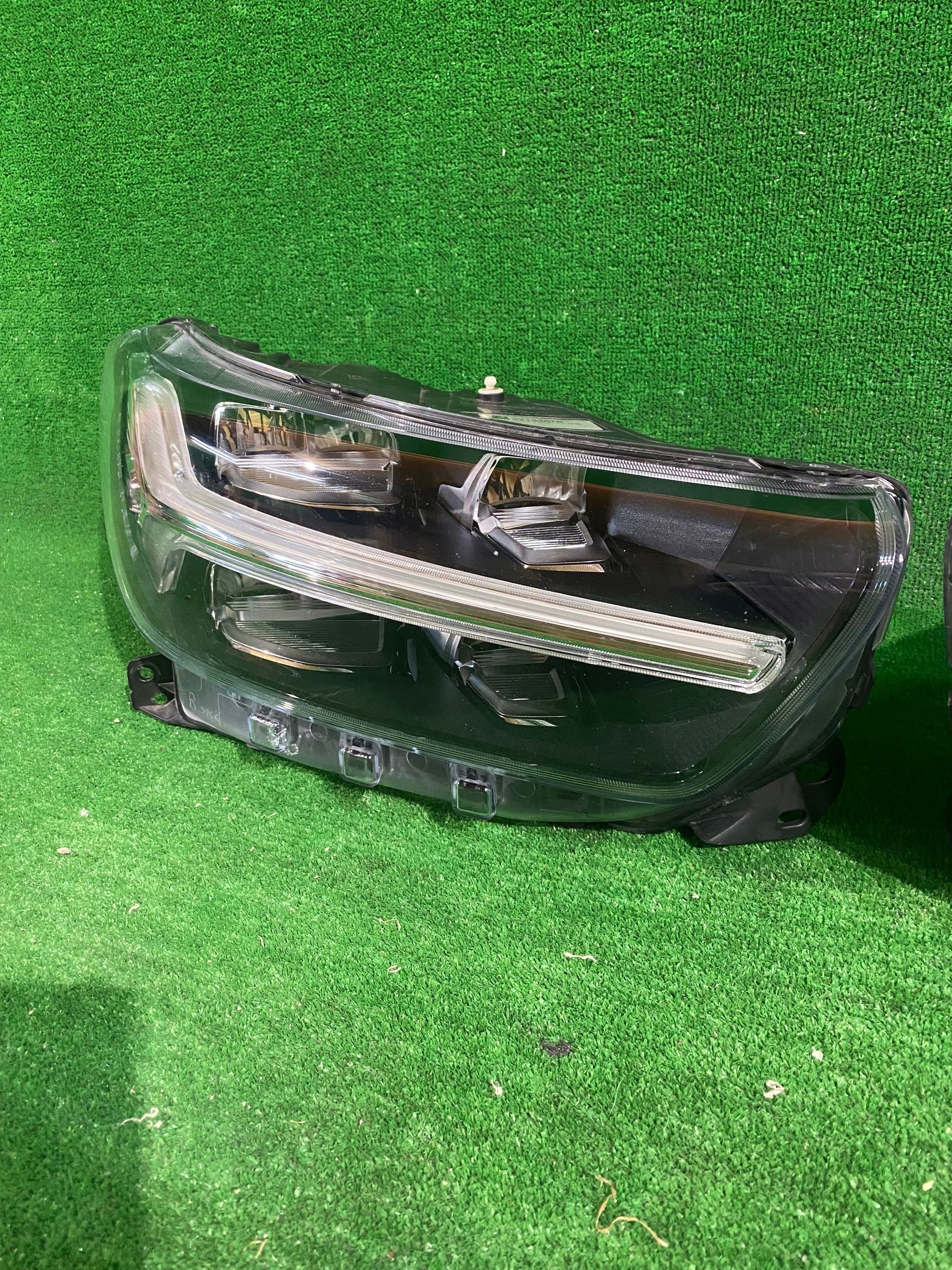 REFLEKTOR left right VOLVO XC40 II MID LED KOMPLET