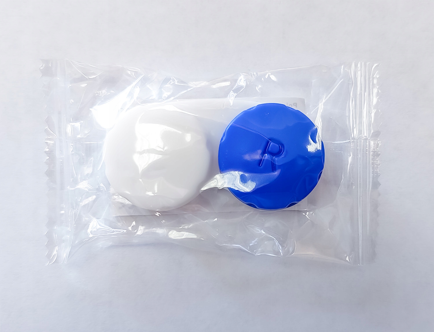 Antybakteryjny pojemnik na soczewki kontaktowe