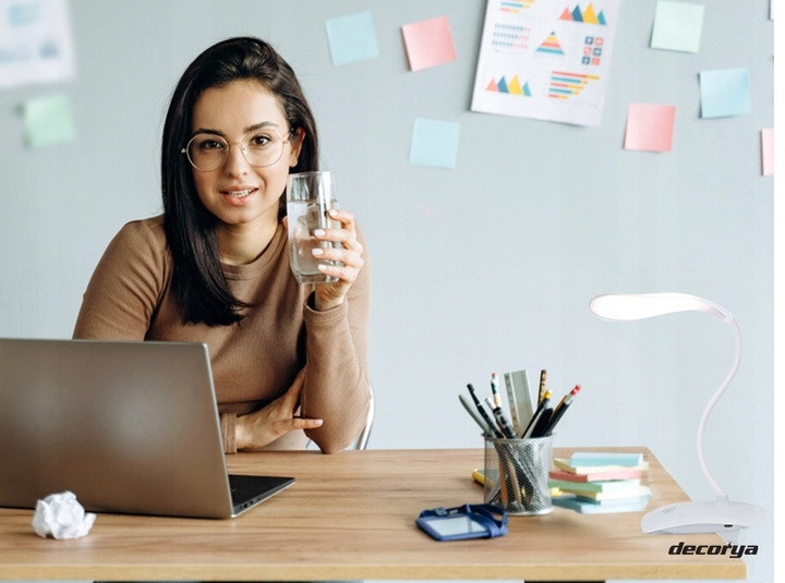 DOTYKOWA BEZPRZEWODOWA LAMPKA LED Z KLIPSEM DO ŁÓŻECZKA BIURKA BLATU Marka Decorya