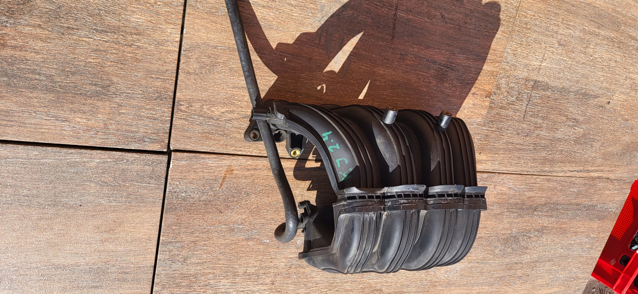 CHEROKEE LIBERTY KJ 01-07R 2.4 b коллектор впускной