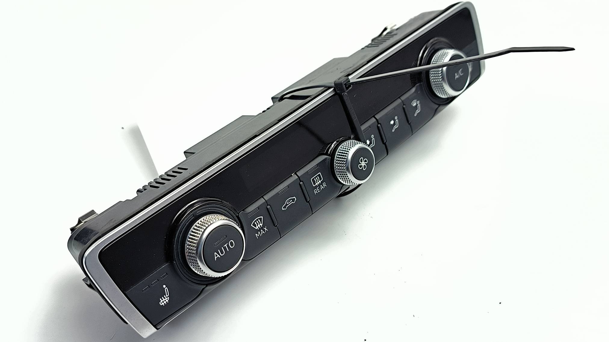 PANEL klimatizaci 83A820043A AUDI Q3 II 83A