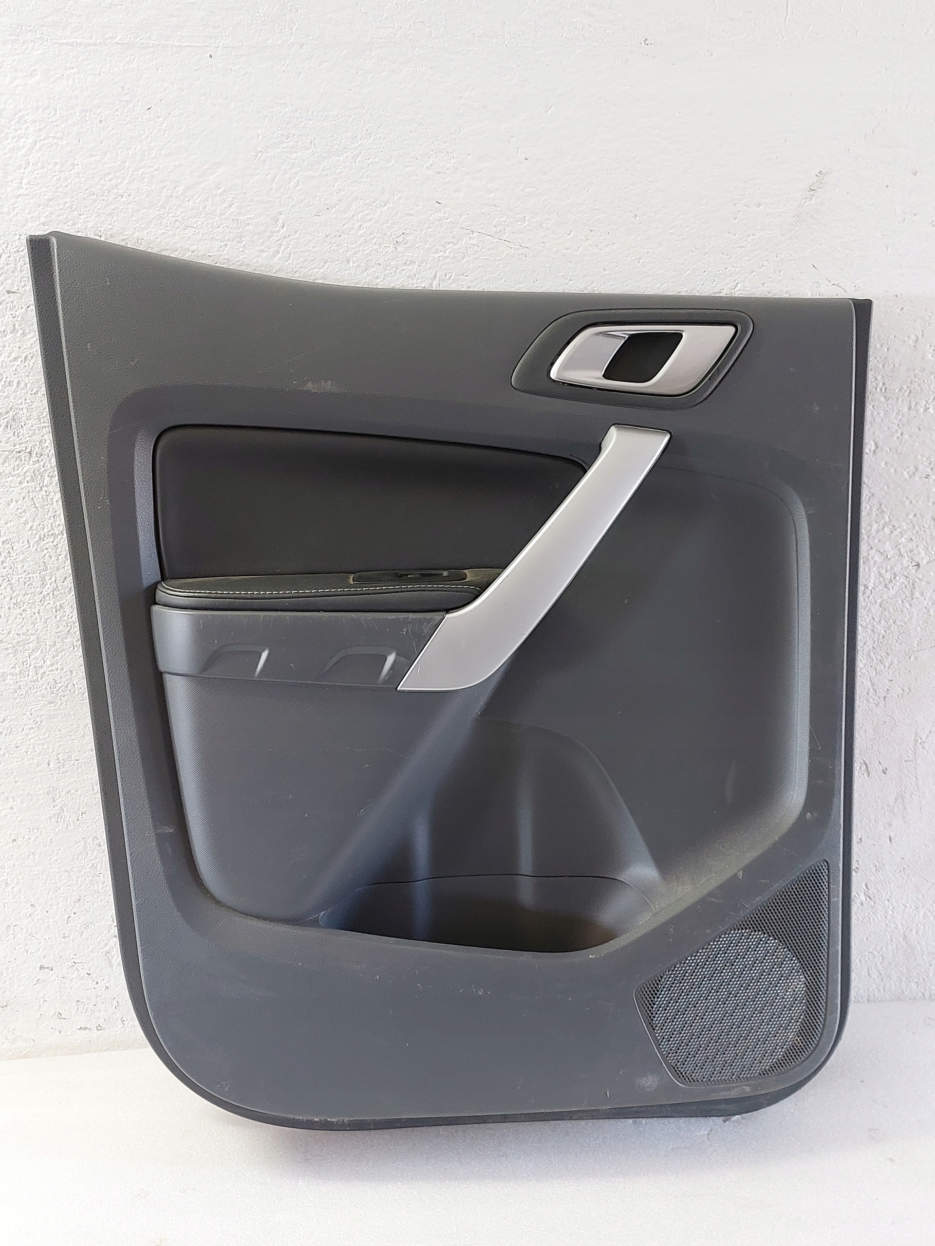 BOCZEK DRZWI LEWY TYŁ FORD RANGER IV WILDTRAK 18R