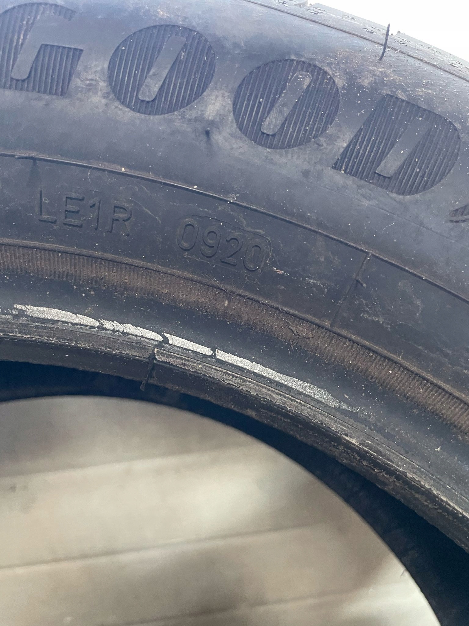 tyres GoodYear Efficient Grip 215/60 R17 Rok 0920 POWYSTAWOWE