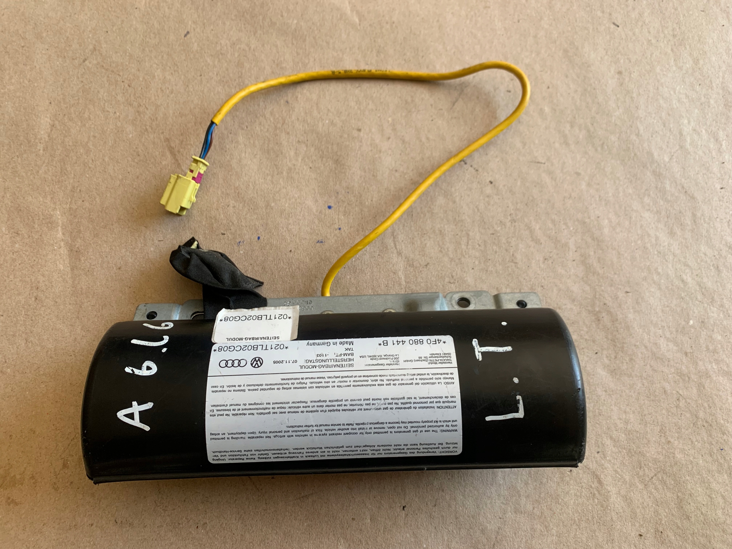 AUDI A6 C6 PODUSZKA KANAPY LEWY TYŁ 4F0880441B