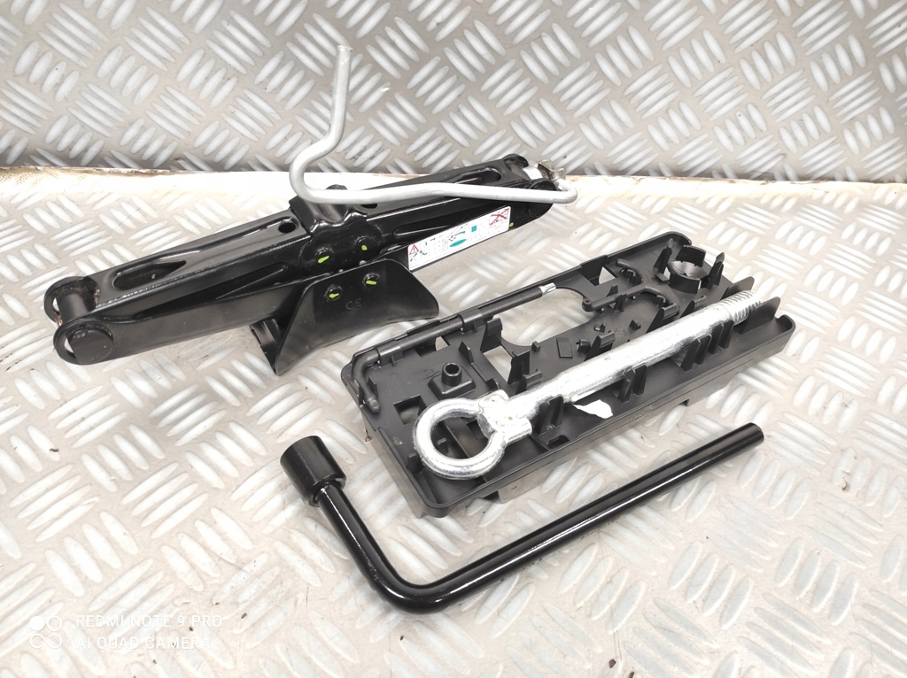 LEWAREK PODNOŚNIK KLUCZ DO KÓŁ UCHO ZACZEP OPEL COMBO E TOYOTA PROACE CITY