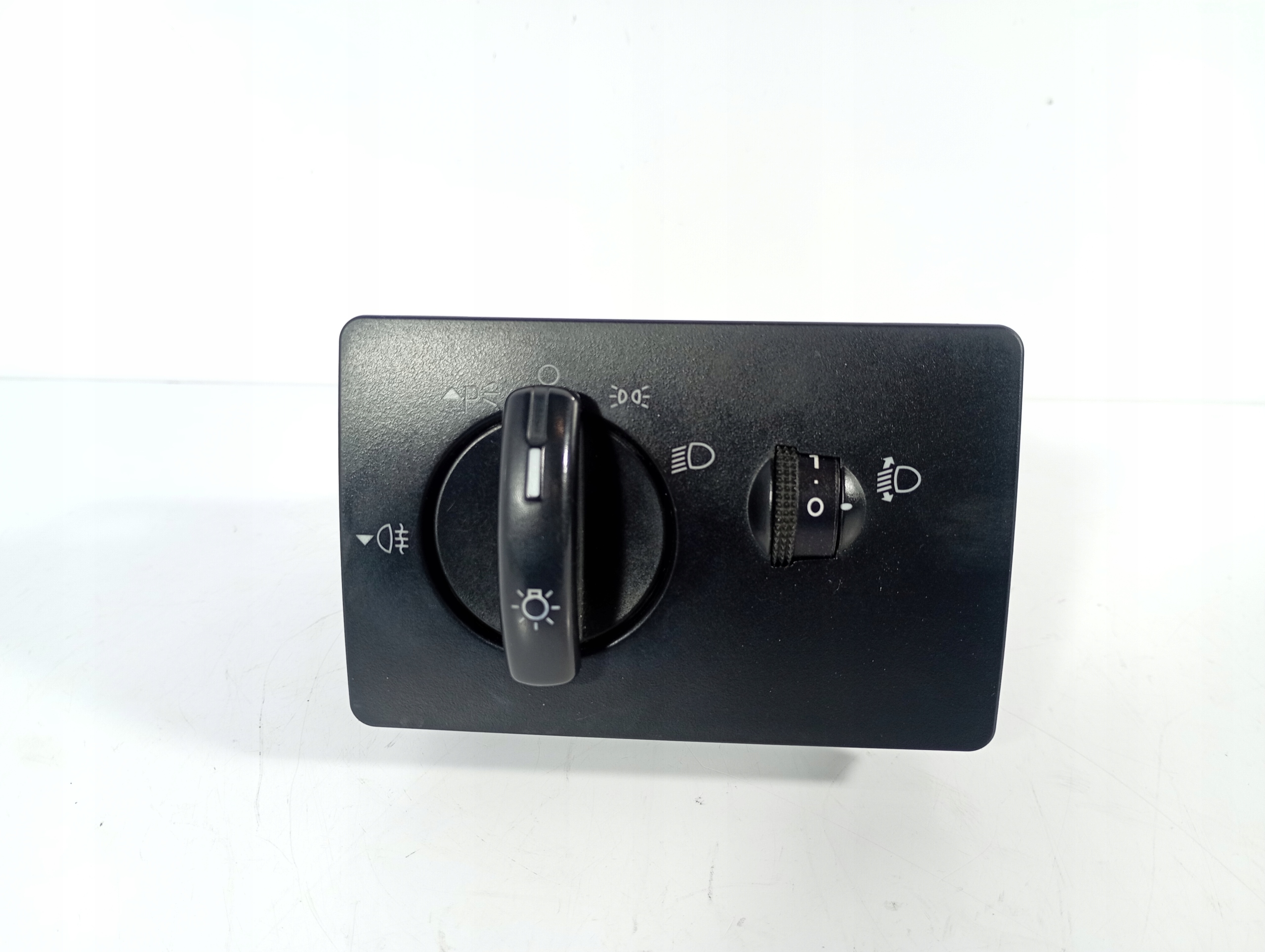 Focus II 2 04-11 switch switch POKRETLO button of the lights 4M5T13A024