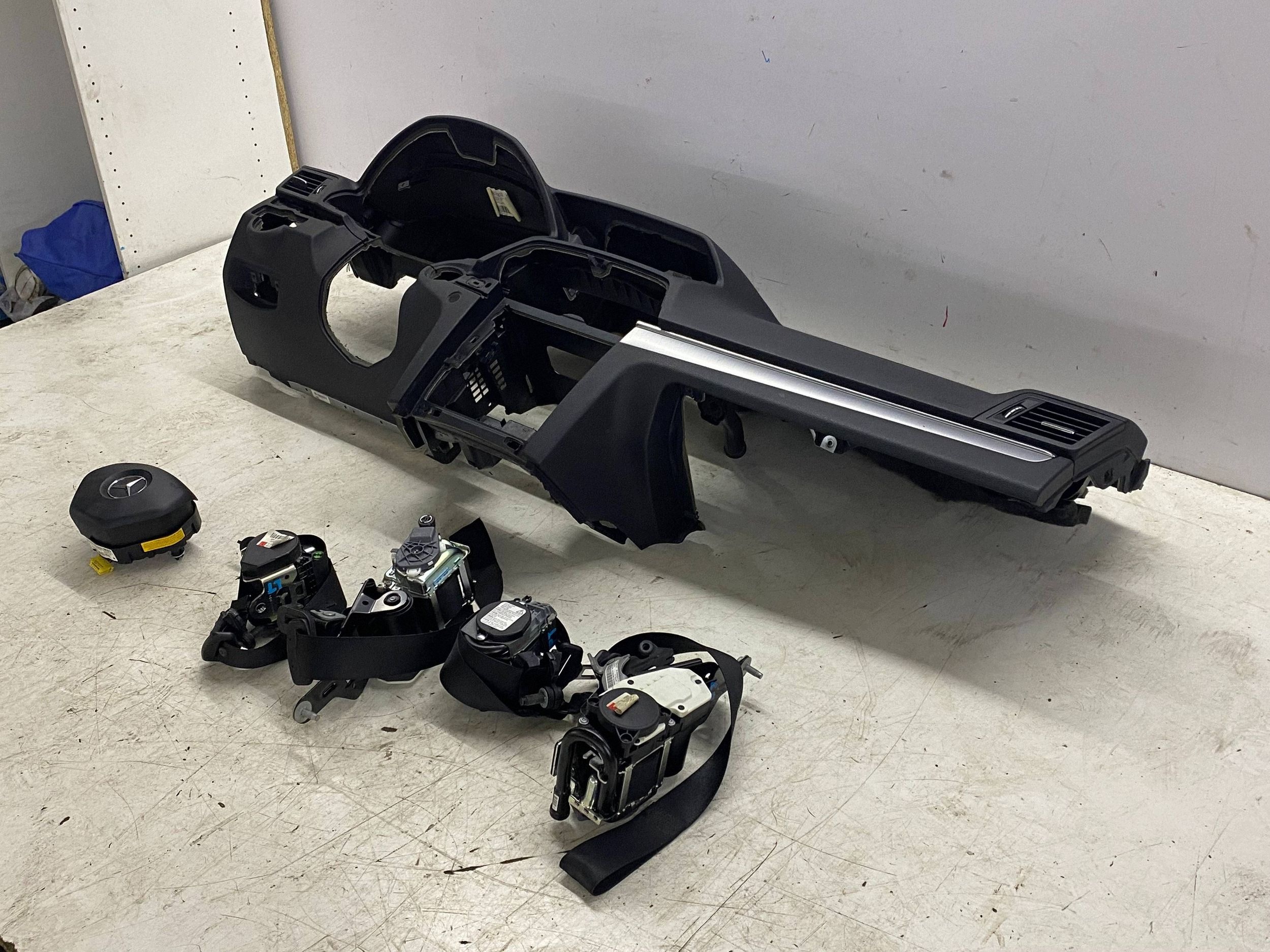 console dashboard instrument panel airbag tension belts KOMPLET MERCEDES E-KLASA W207 C207