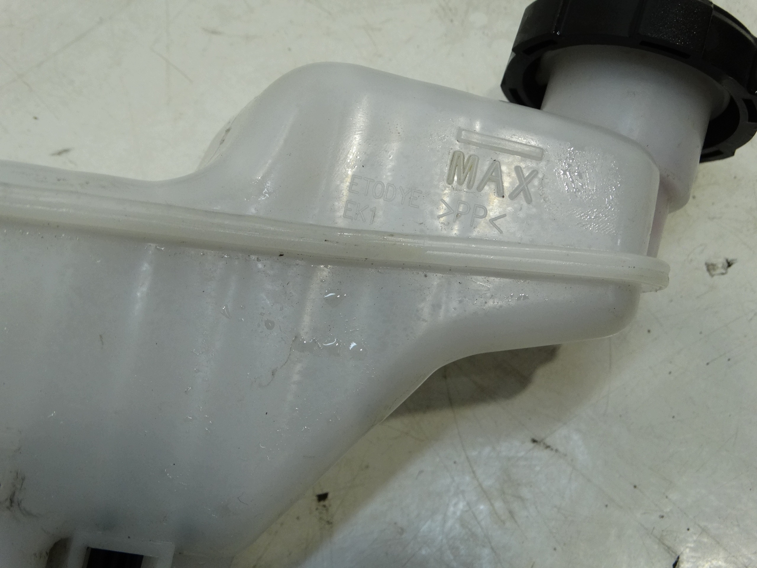 brake booster + tank KIA SPORTAGE V HYUNDAI I30 III