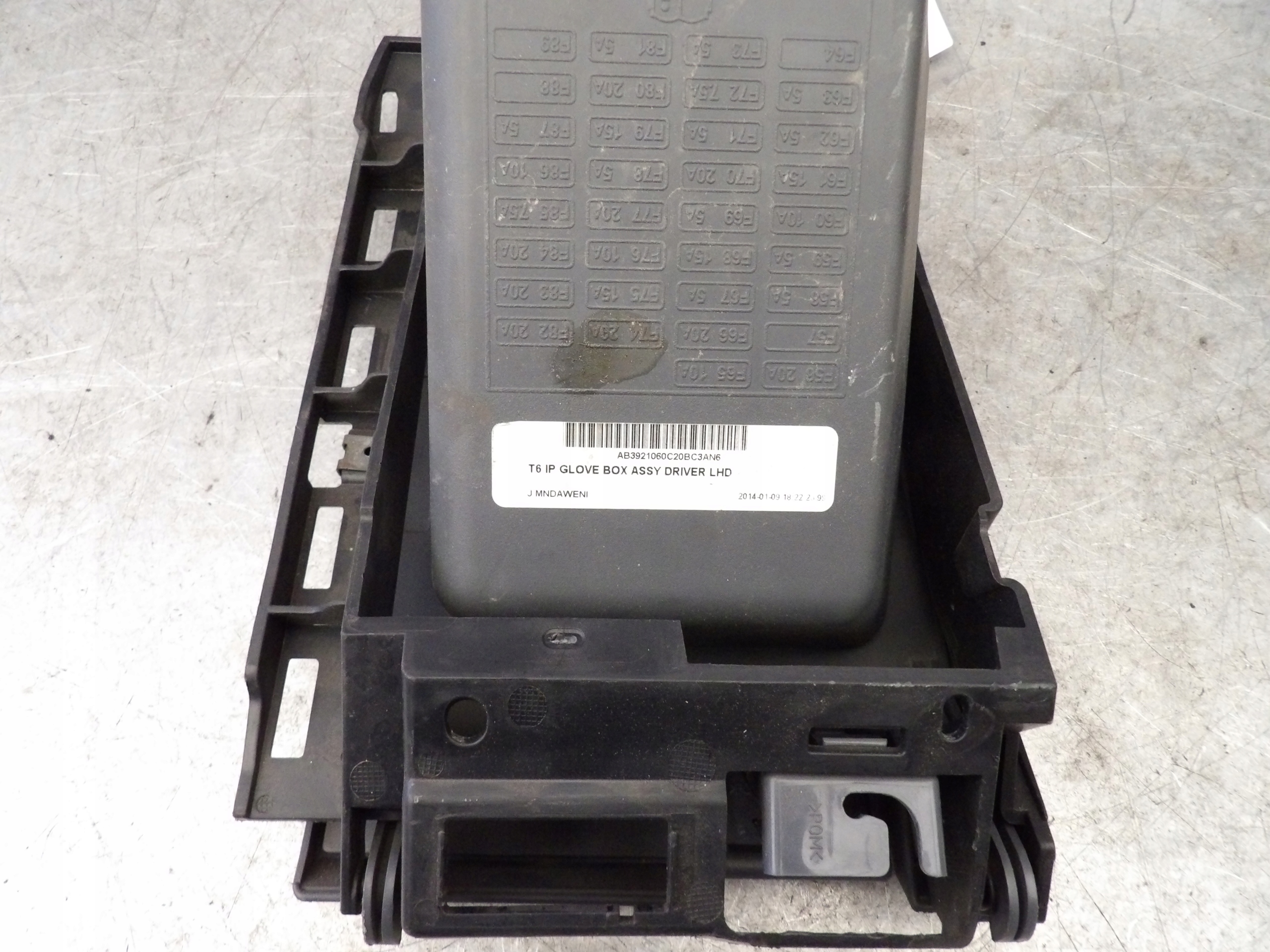 Ford Ranger XLT V schowek - dźwignia otwierania maski AB3921044B78B Producent części Ford OE