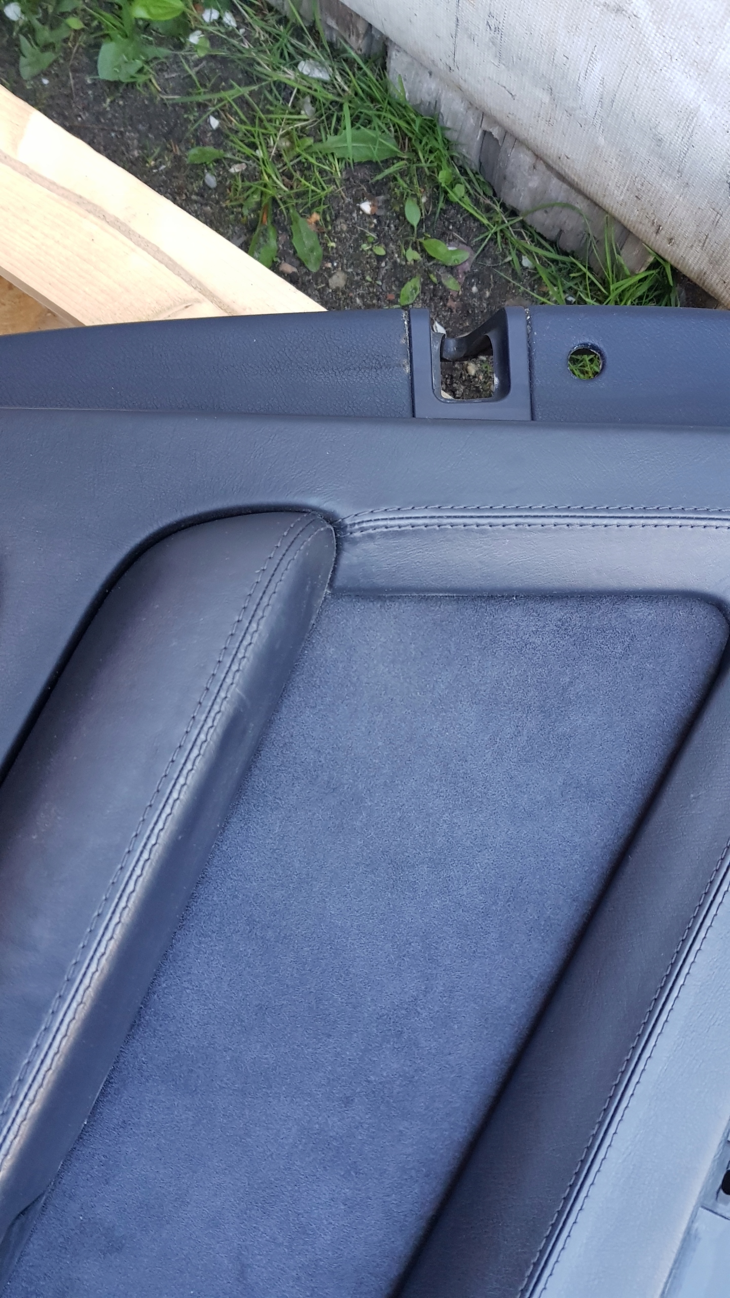 AUDI A8 D3 side upholstery door left rear part - handle OBSZYWANA leather BOSE