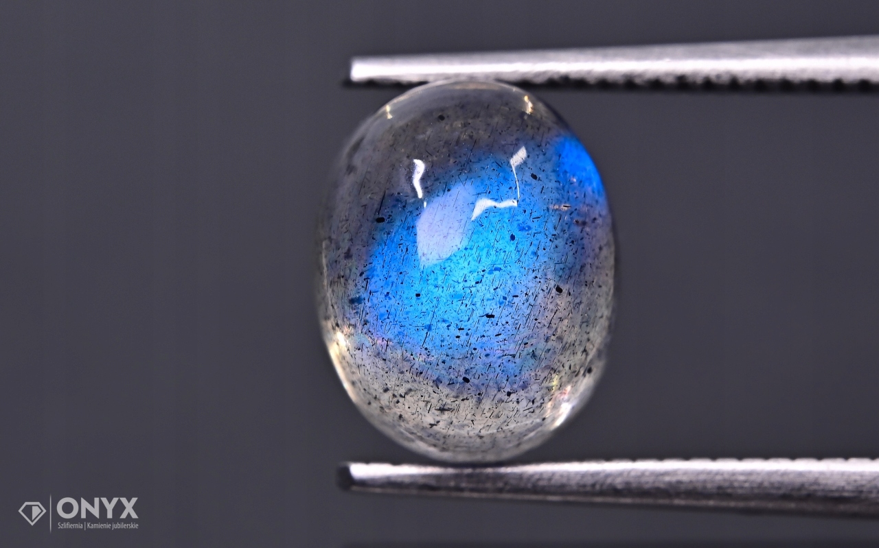 Labradorit kabošon A ovál 9x7 mm