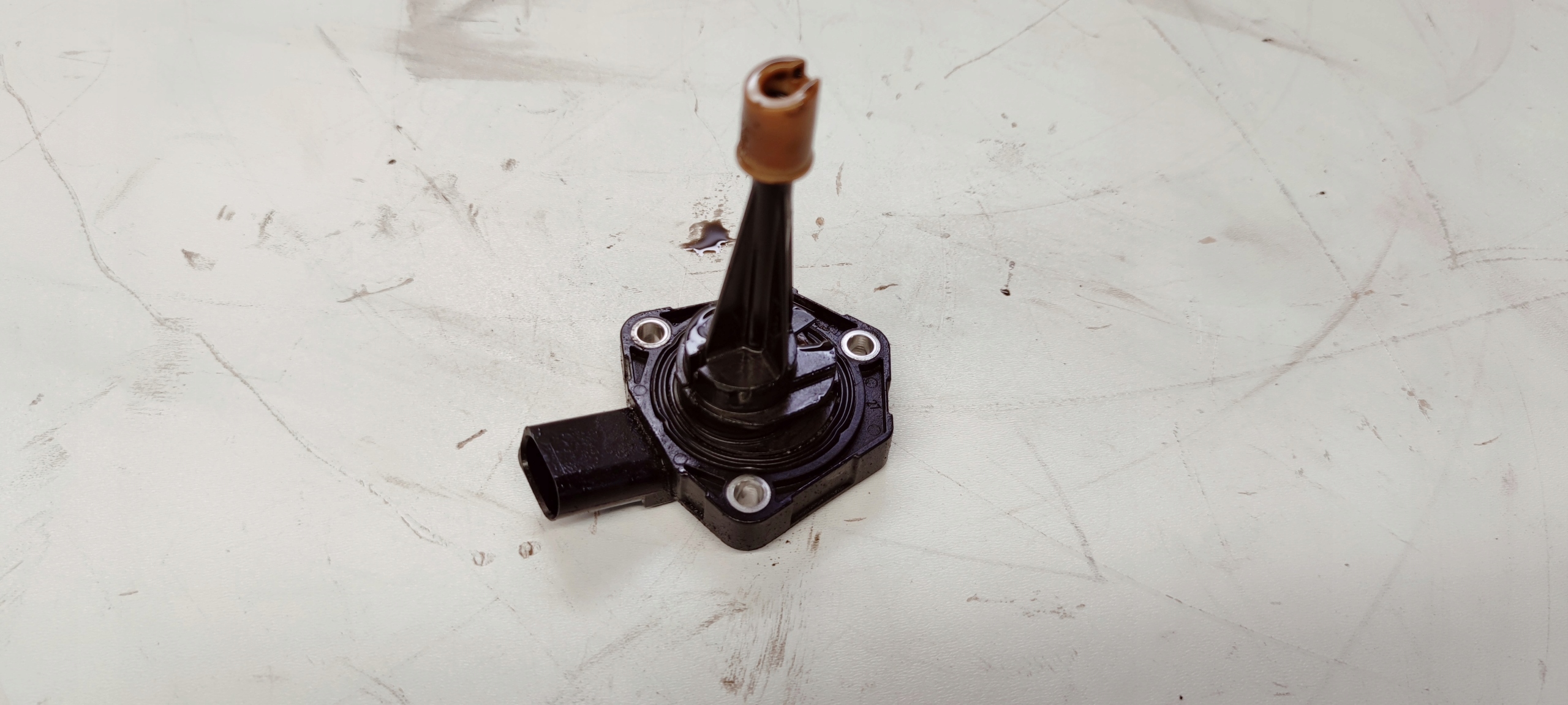 sensore Livello olio AUDI A6 A8 3.0TDI 03C907660Q
