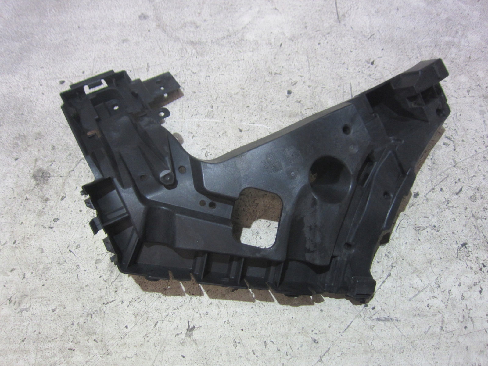 VOLVO XC40 XC 40 II rear left bumper bracket left rear. holder 32227484