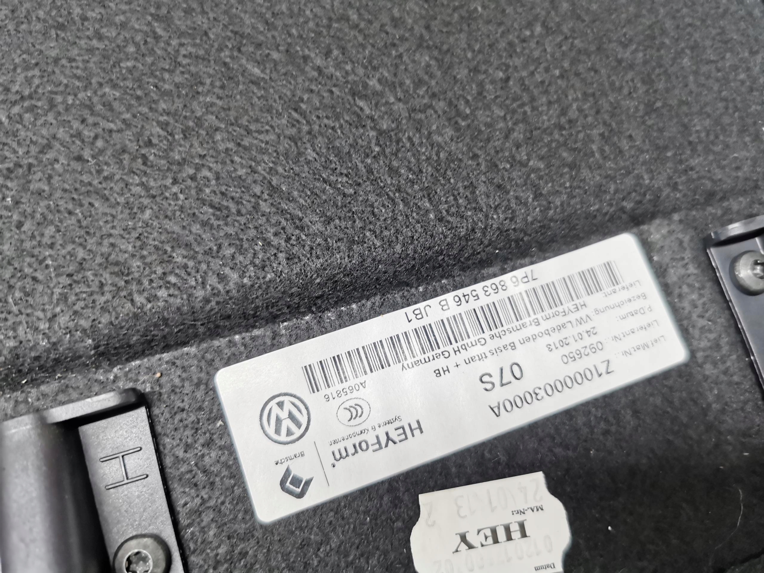 floor mats boot VW TOUAREG II 7P 7P6863546B