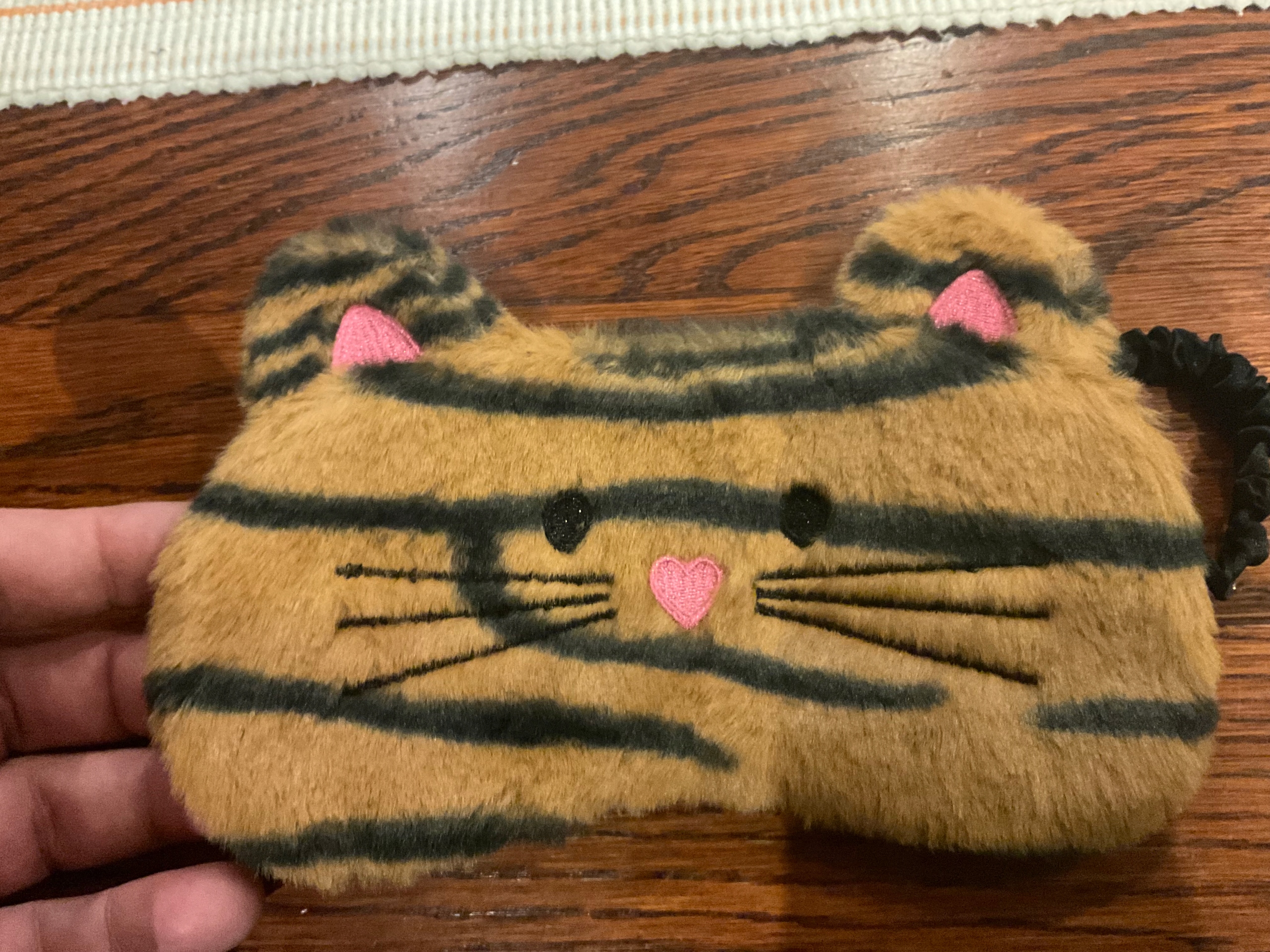 OPASKA NA OCZY MASKA DO SPANIA SNU RELAKSU kot kotek OLDMAN NA GUMCE Model na oczy