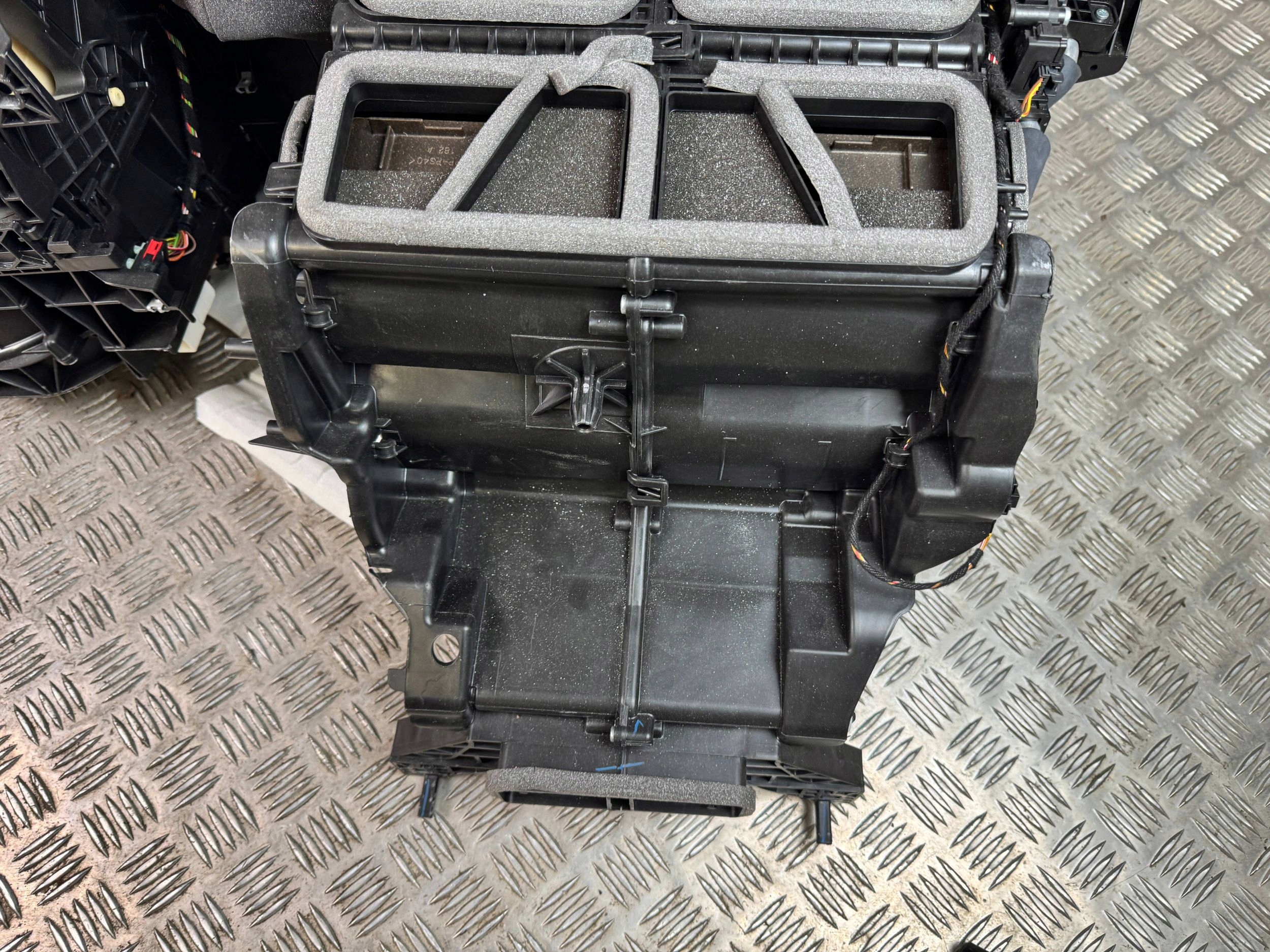Группа нагреватель jaguar MK8319E963AA