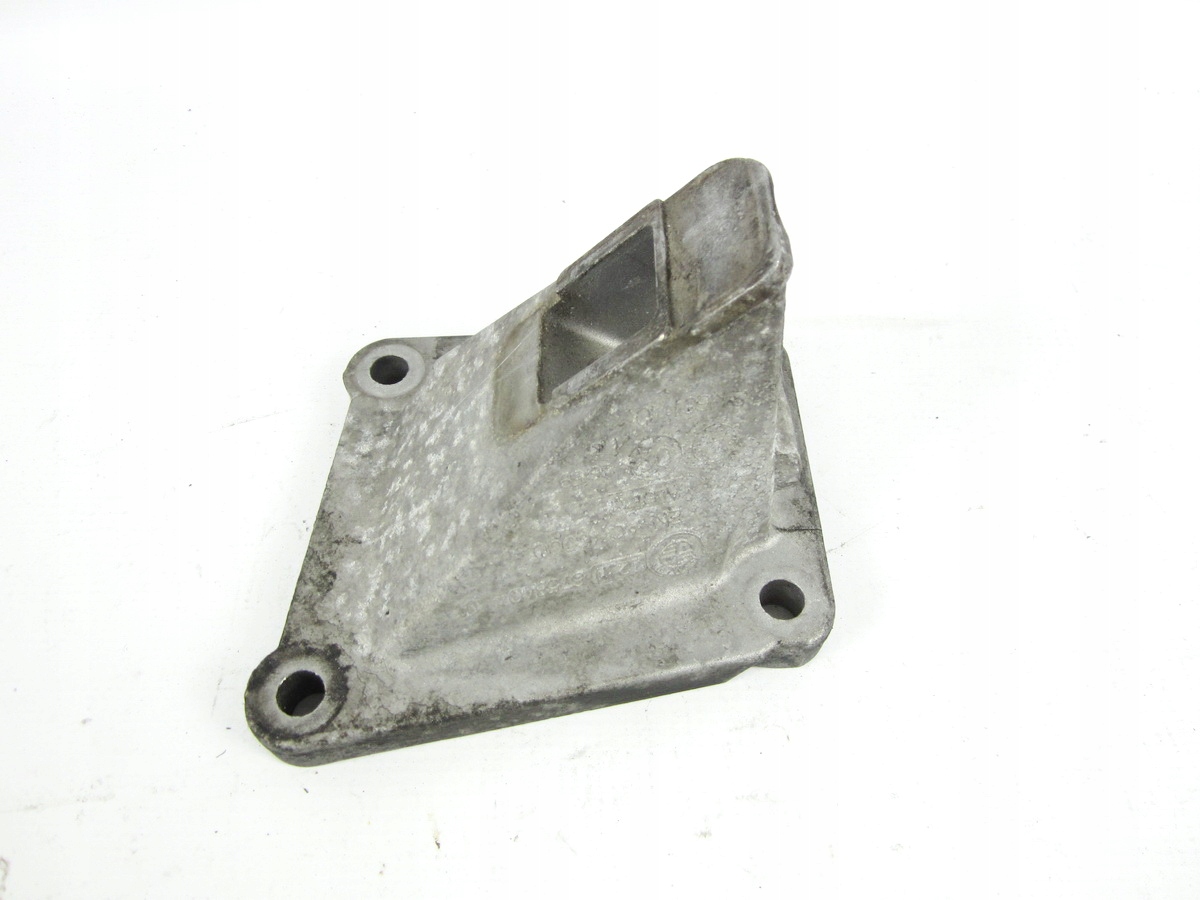 6758404 - Лапа двигателя правая BMW E65 LIFT 745d 4.4