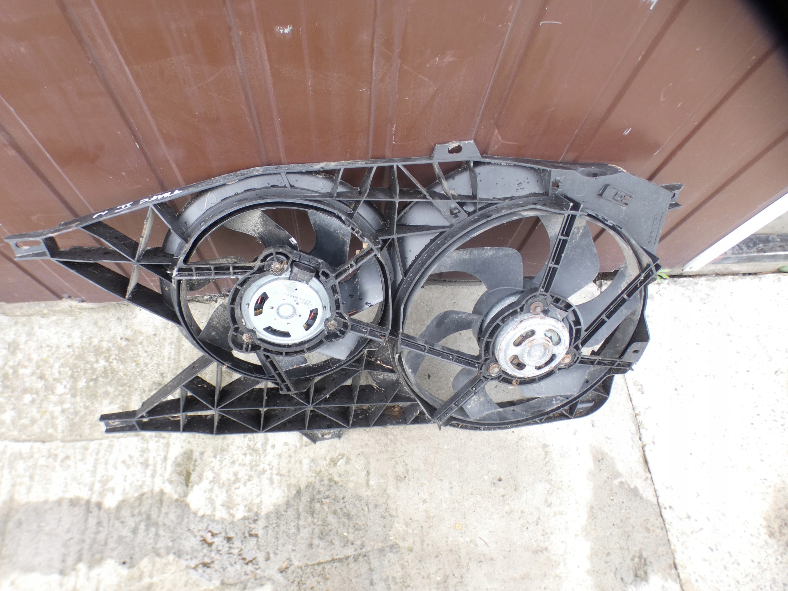 chladič vody ventilátor chladiče OPEL VIVARO 2.0 8200465488