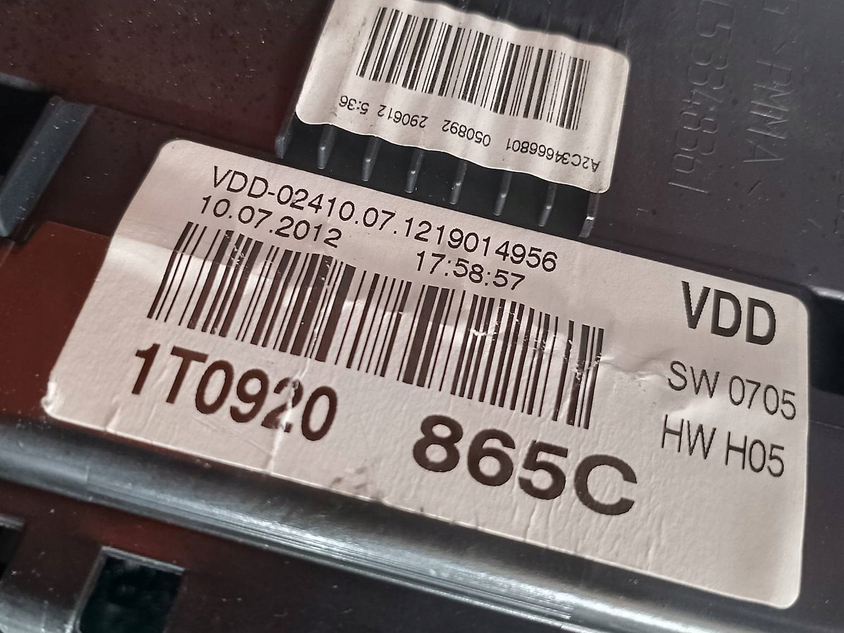 спидометр vw Touran II 1T0920865C 1.6 tdi