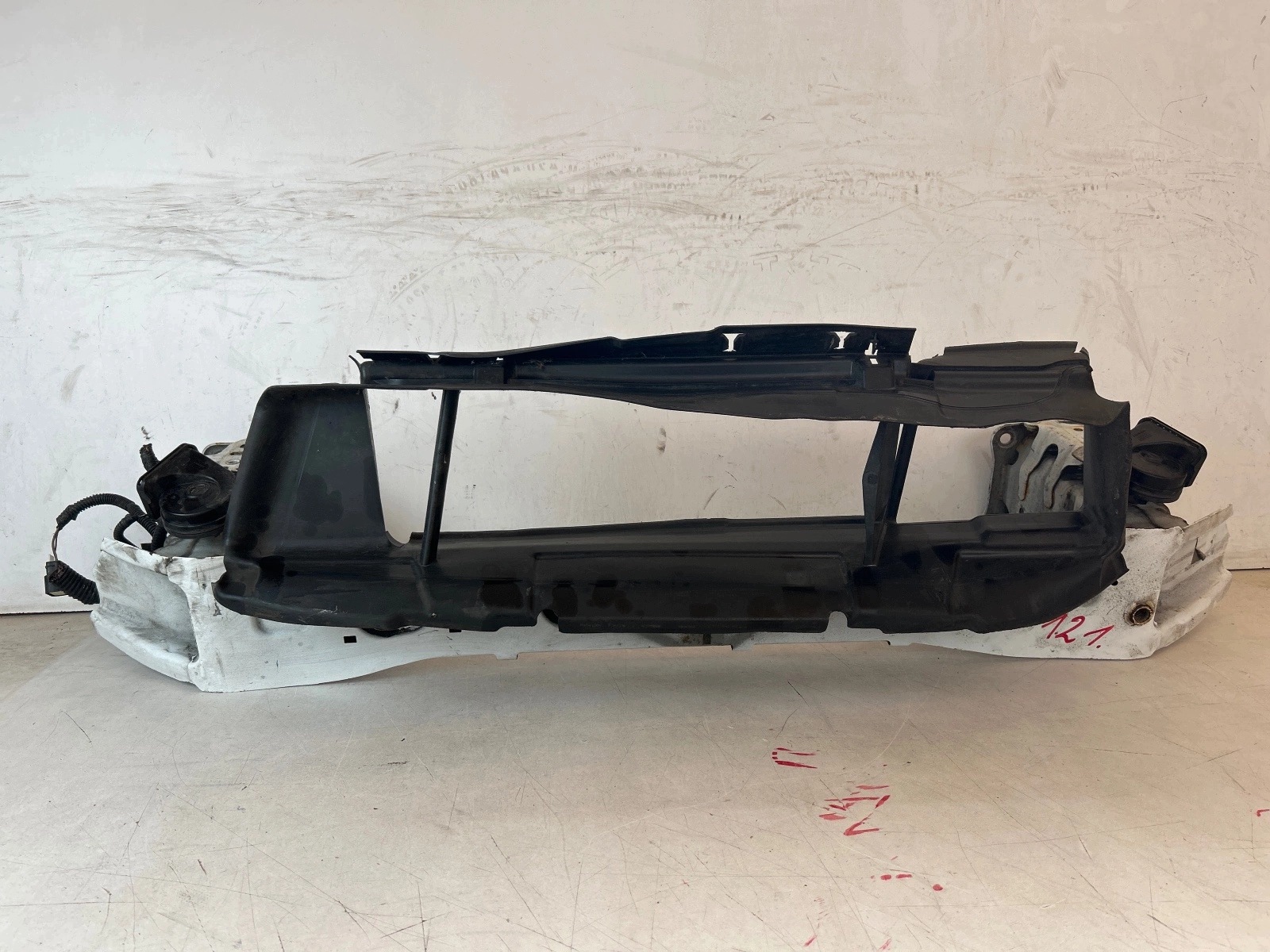 sider pillar of a bumper front Ford Focus MK3