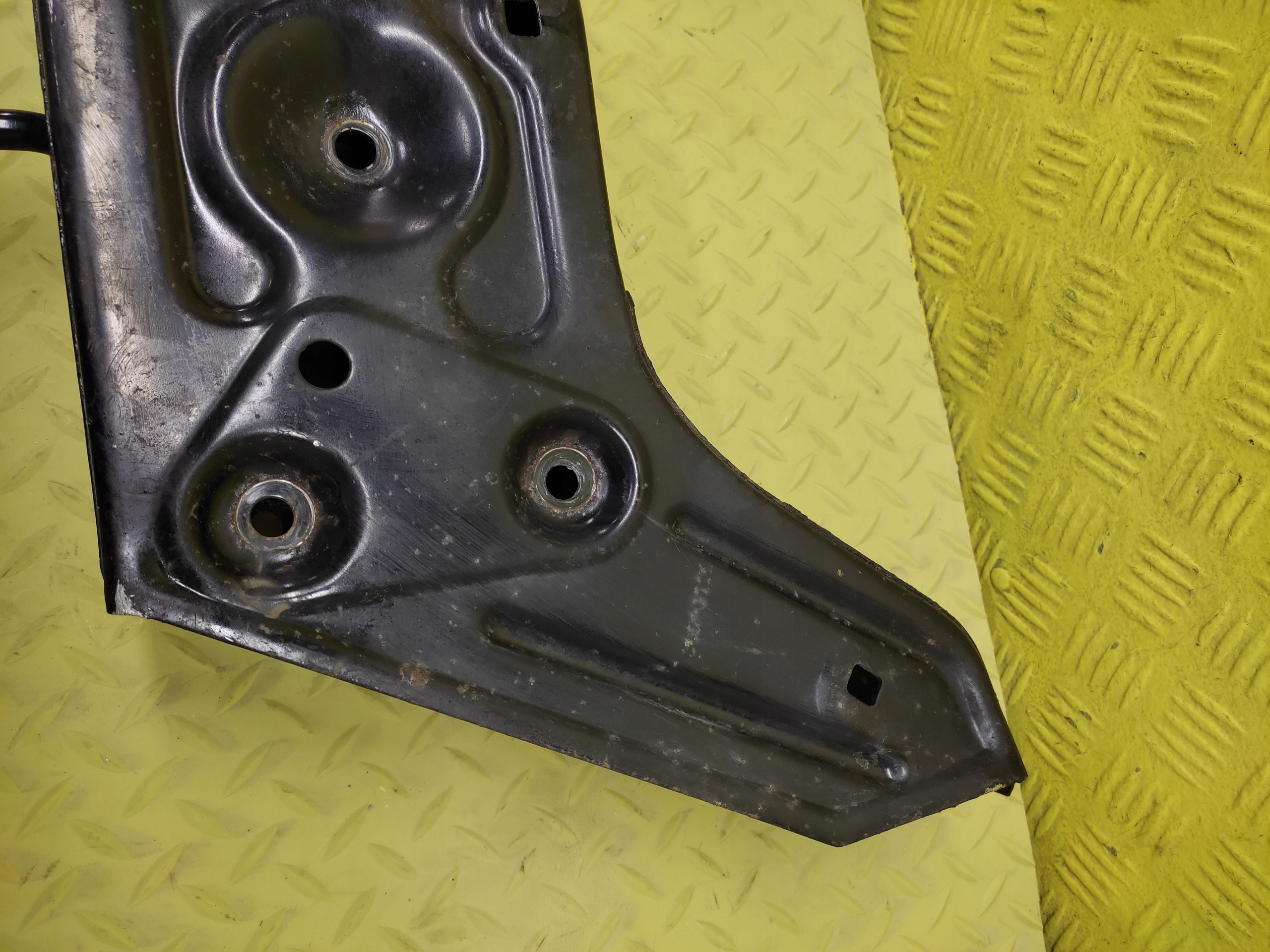 VW FOX 1.2 subframe axle beam axle beam