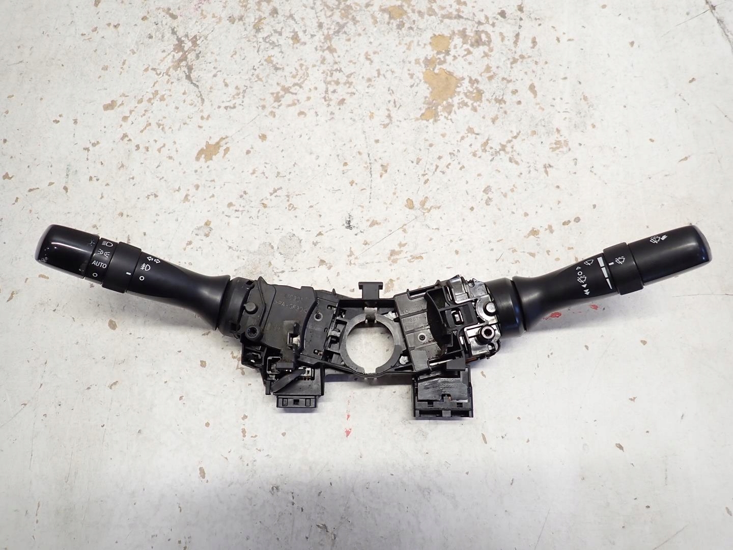 commande levier commodo sous volant TOYOTA CAMRY 2010- 17E301