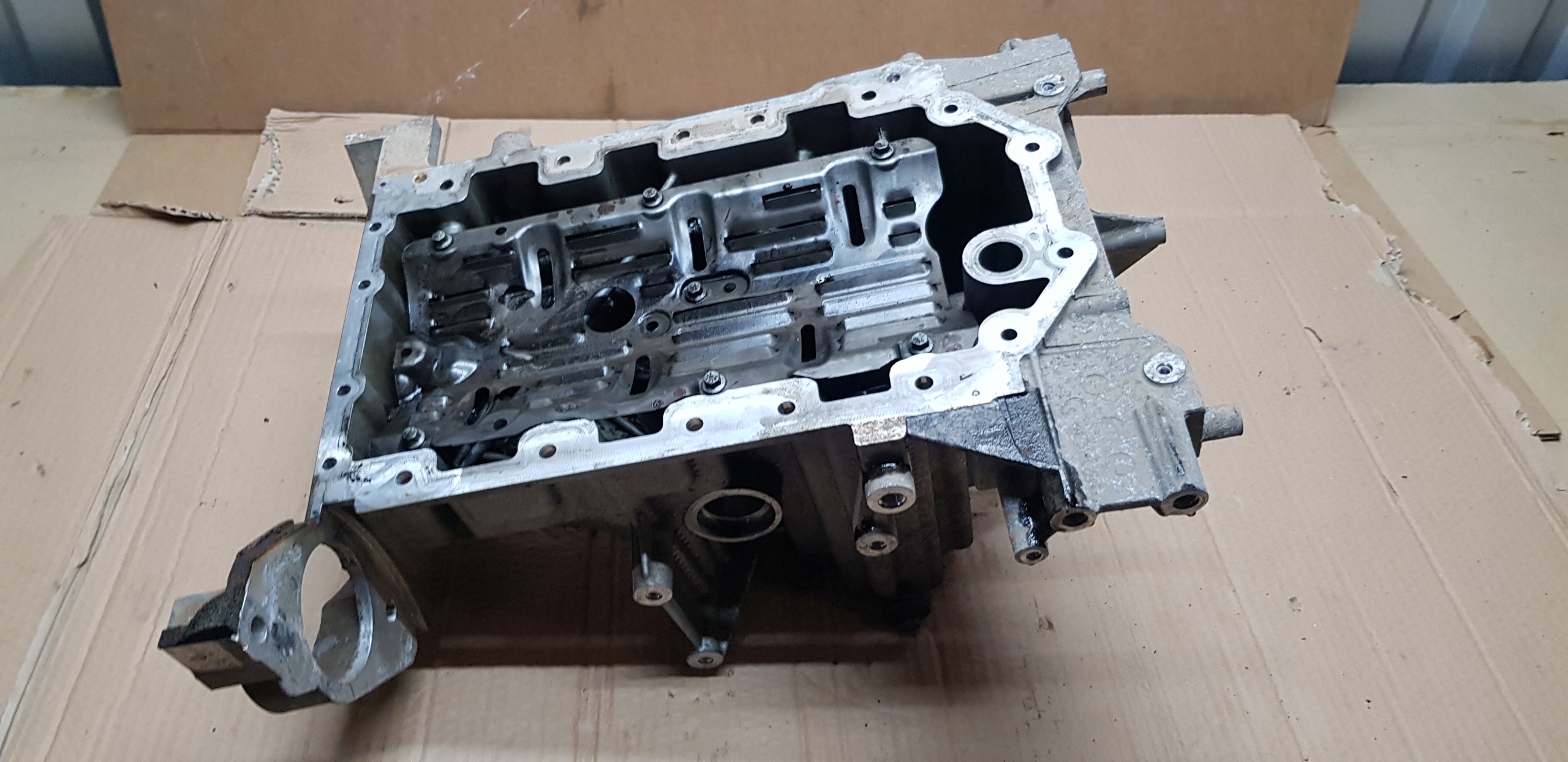 JAGUAR F-PACE 3.0 TDV6 MISKA OLEJOWA HK83-6706-BA