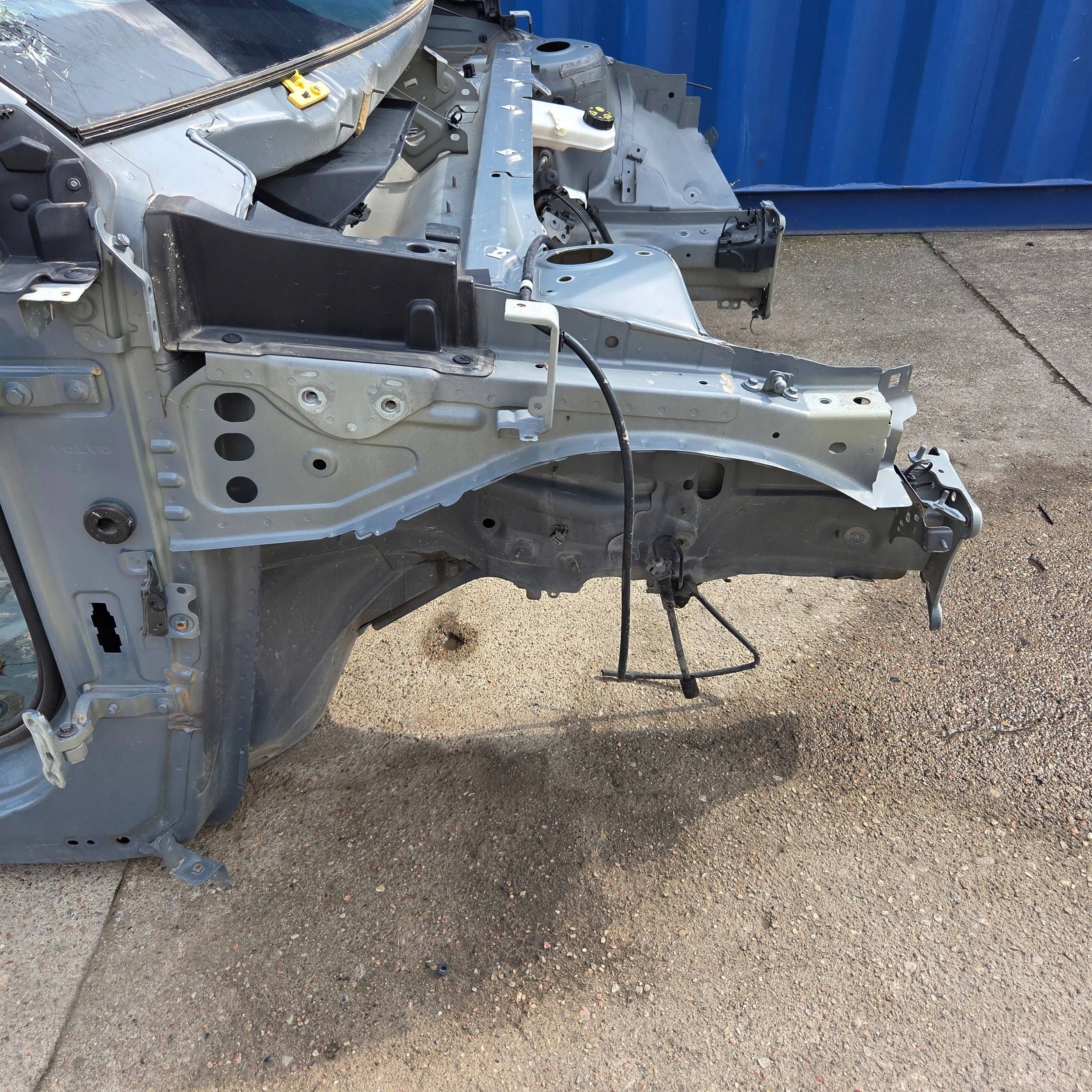 Volvo XC40 quarter front right or left