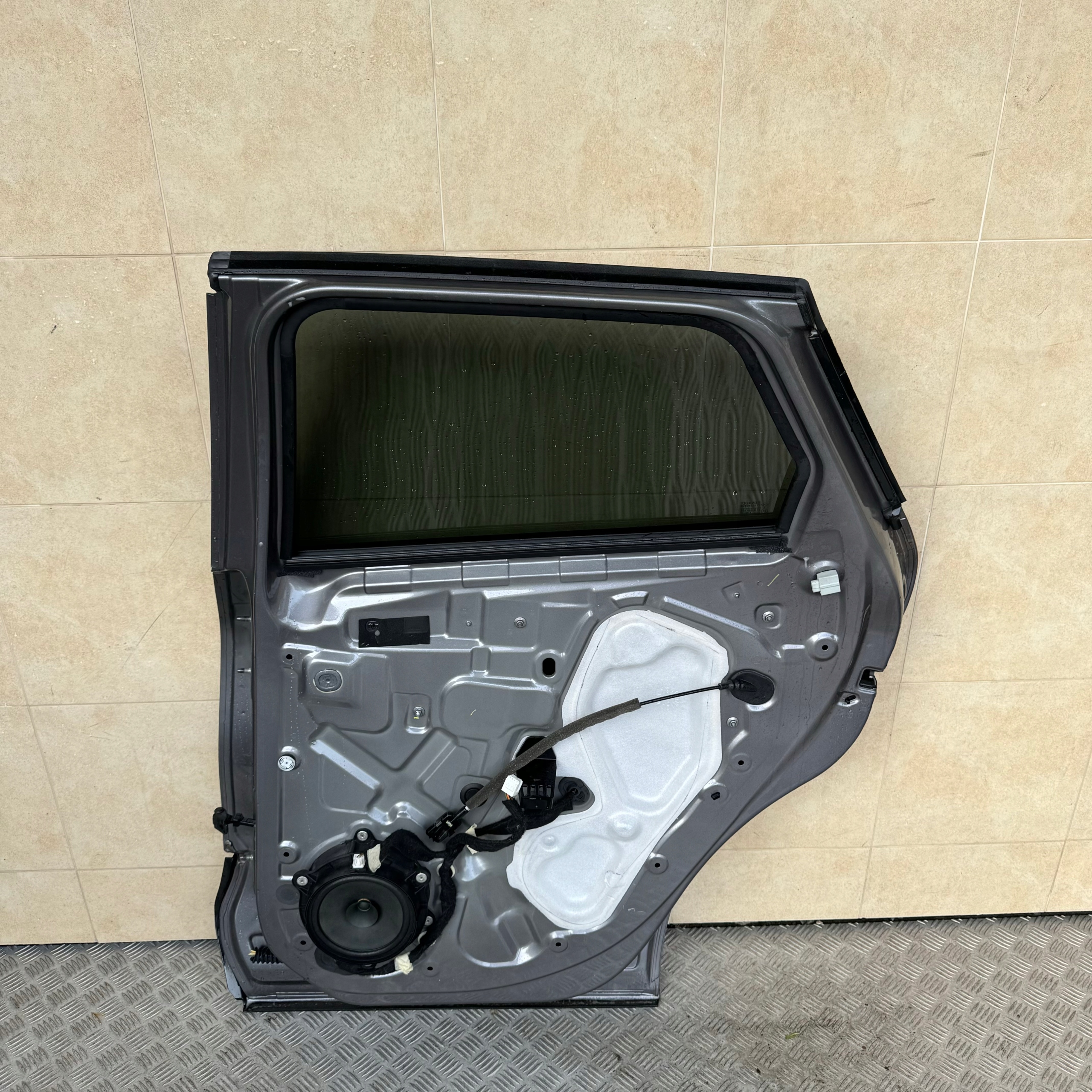 DRZWI KOMPLETNE TYLNE PRAWE RENAULT CAPTUR LIFT 2017 ROK Typ samochodu Samochody osobowe