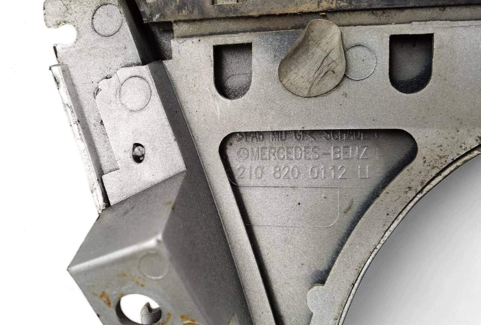 moulding below lampe left side Mercedes-Benz E W210 1997 2108200112