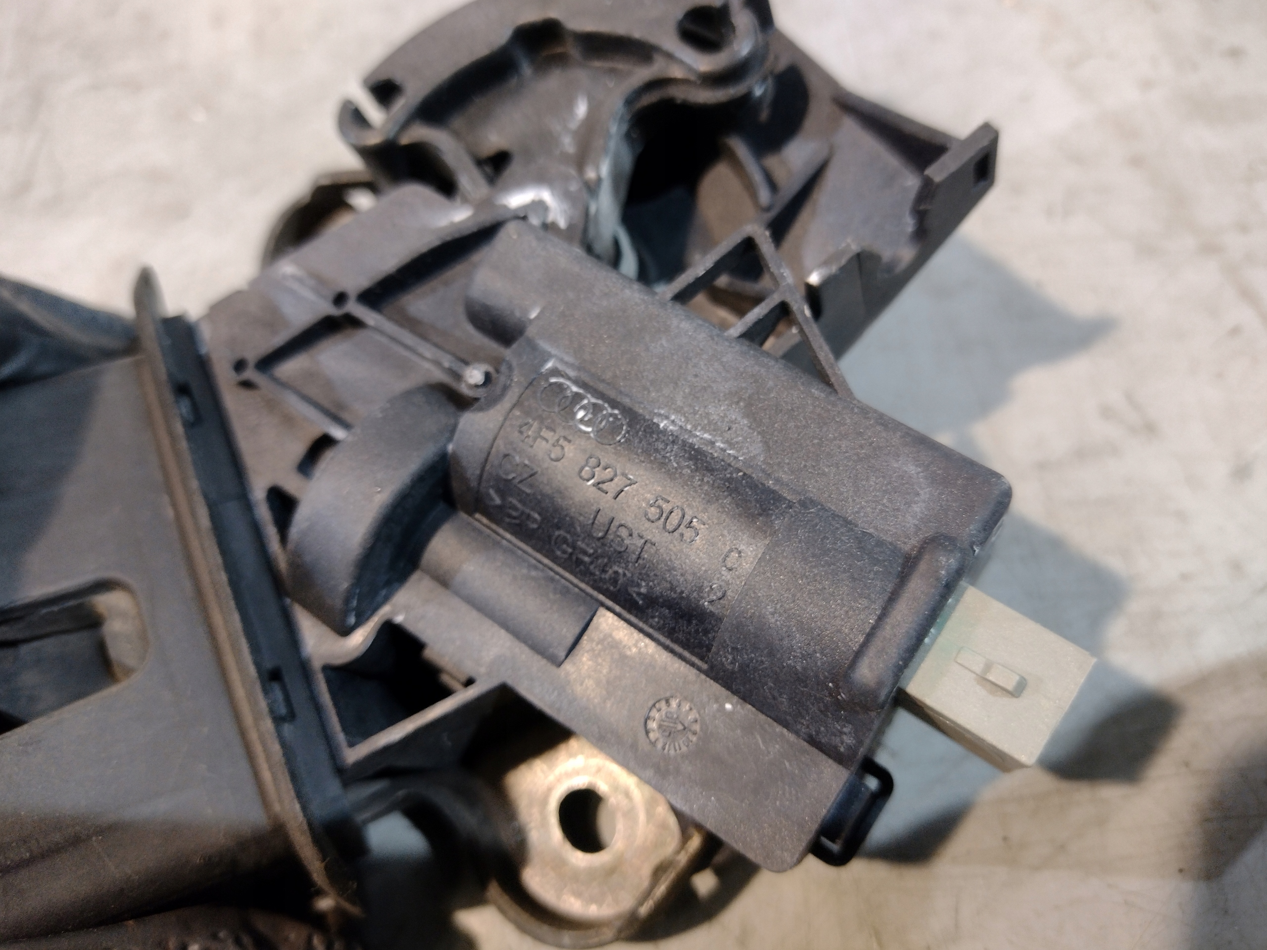 lock bonnet boot Volkswagen Passat B6 sedan 4F5827505C