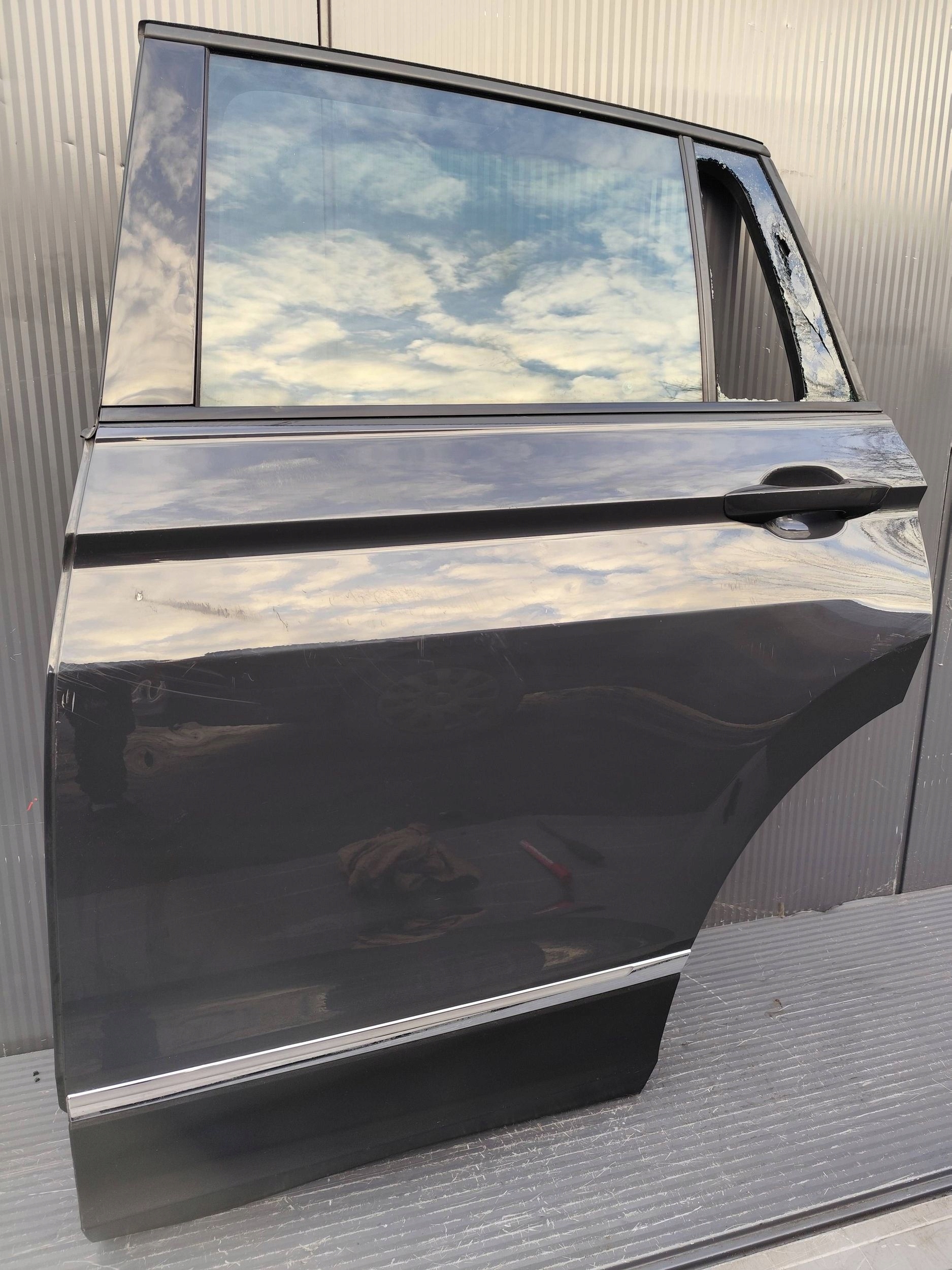 VW TIGUAN II door rear part rear. left complete DEMONTAZ