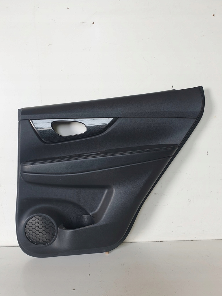 X-Трек III T32 16r обшивка двери правый зад.